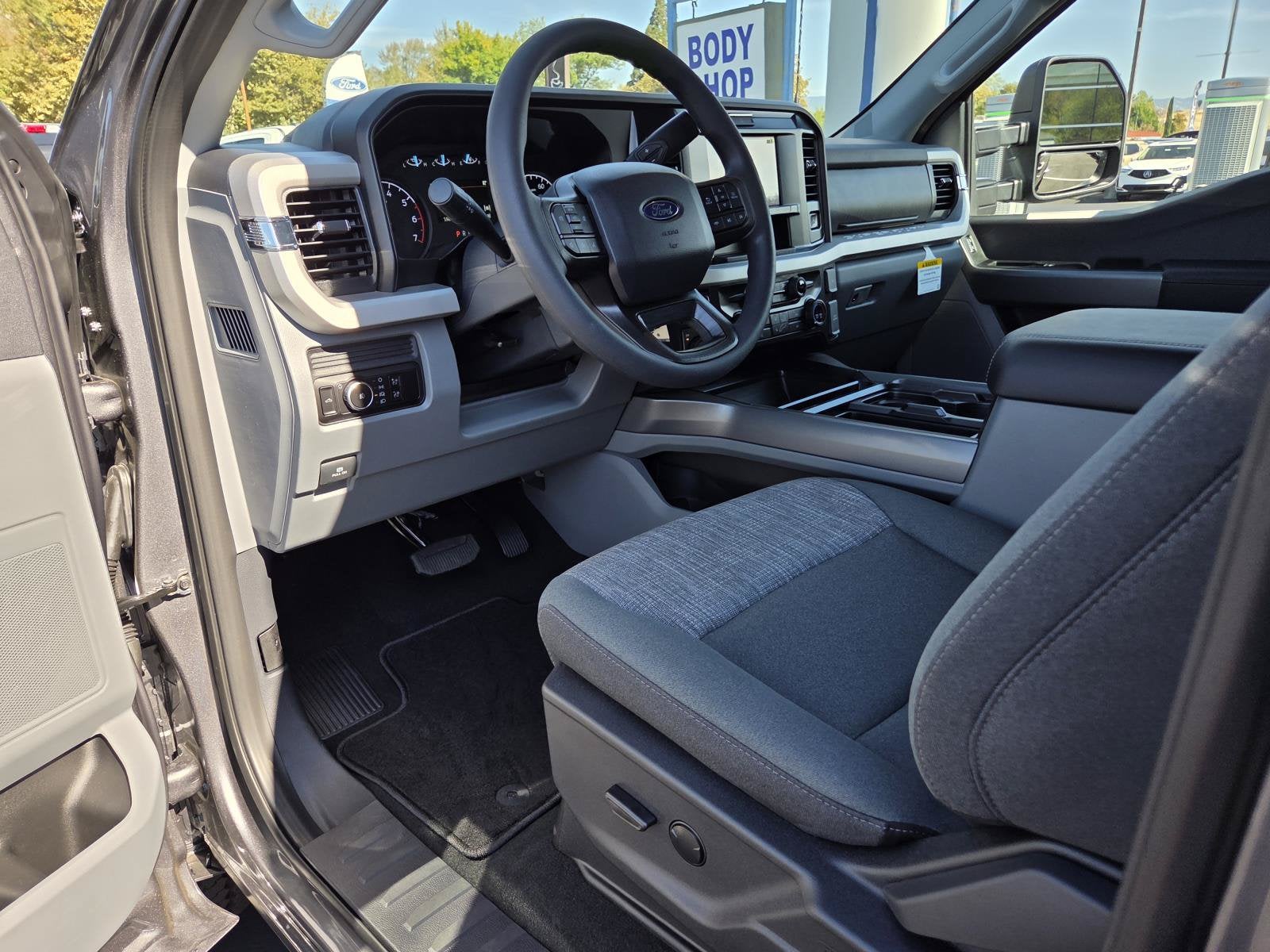 2027 Ford Super Duty F-250 SRW XLT