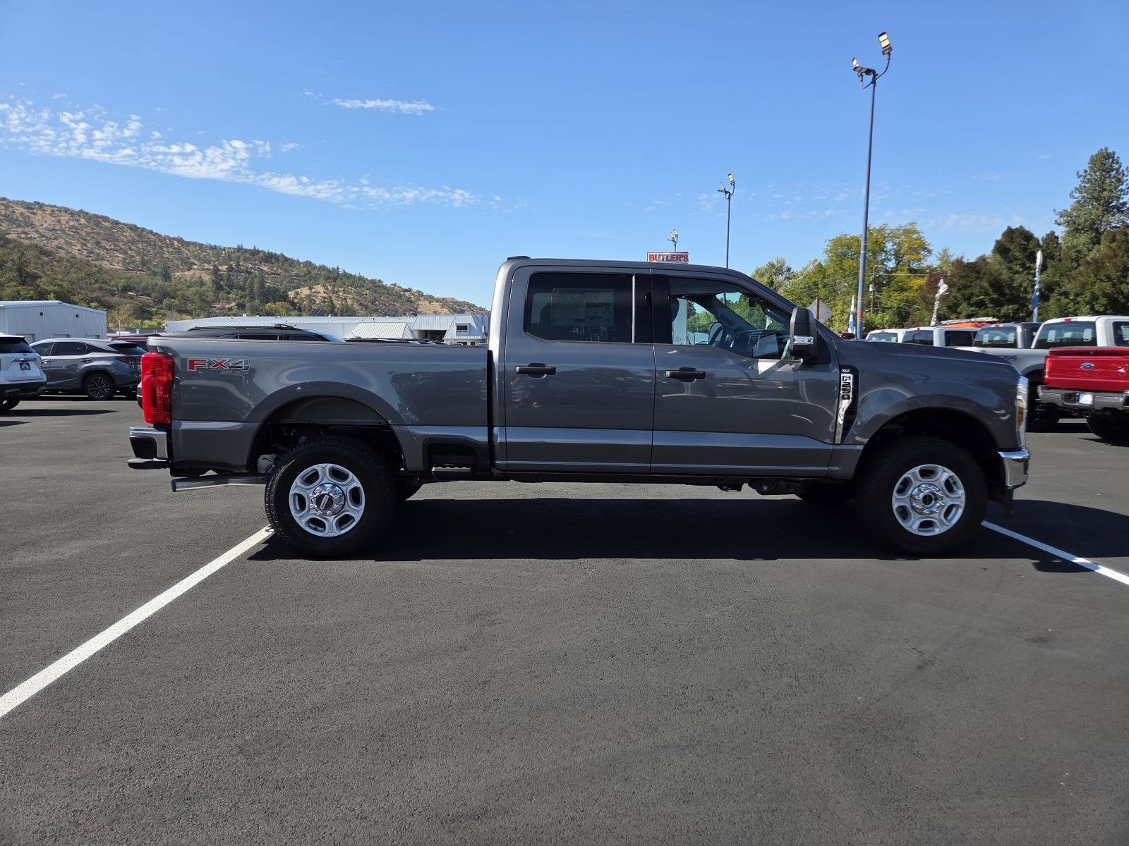 2027 Ford Super Duty F-250 SRW XLT