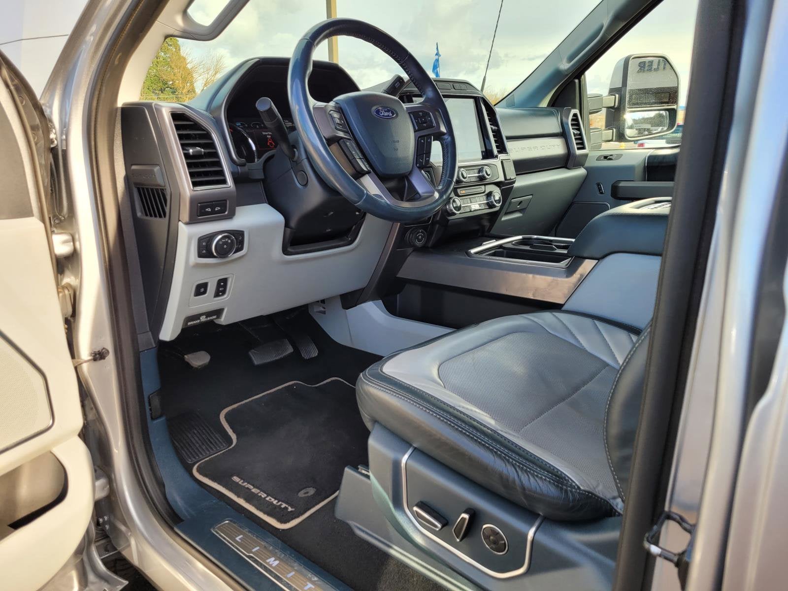 2022 Ford Super Duty F-250 SRW Limited