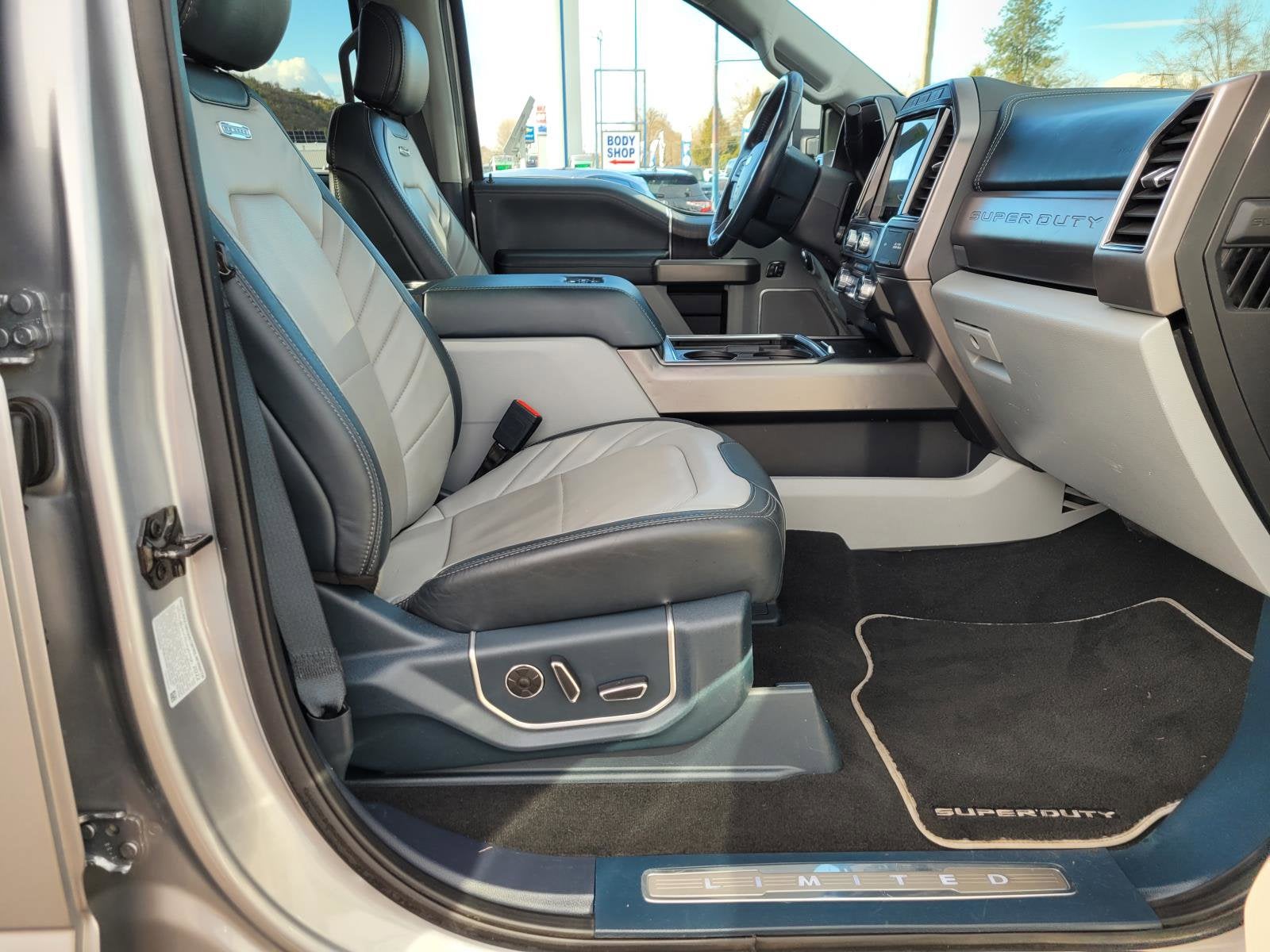 2022 Ford Super Duty F-250 SRW Limited