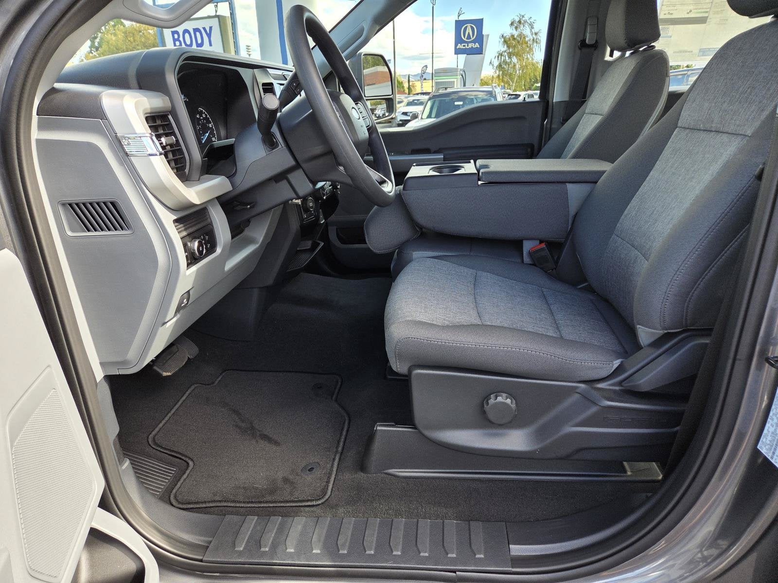 2027 Ford Super Duty F-350 SRW XL