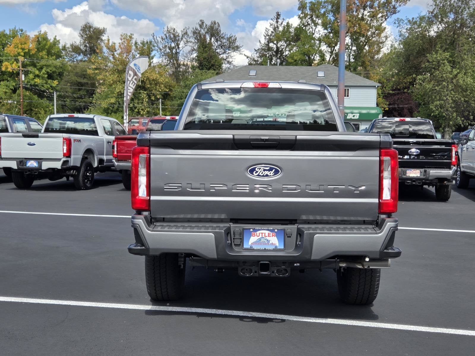 2027 Ford Super Duty F-350 SRW XL