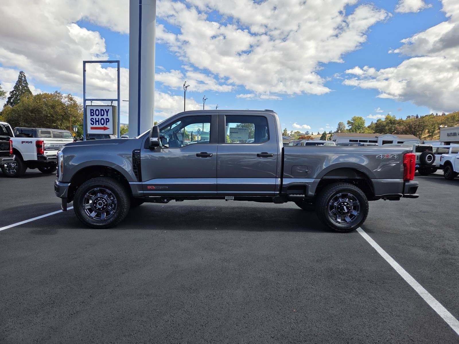 2027 Ford Super Duty F-350 SRW XL