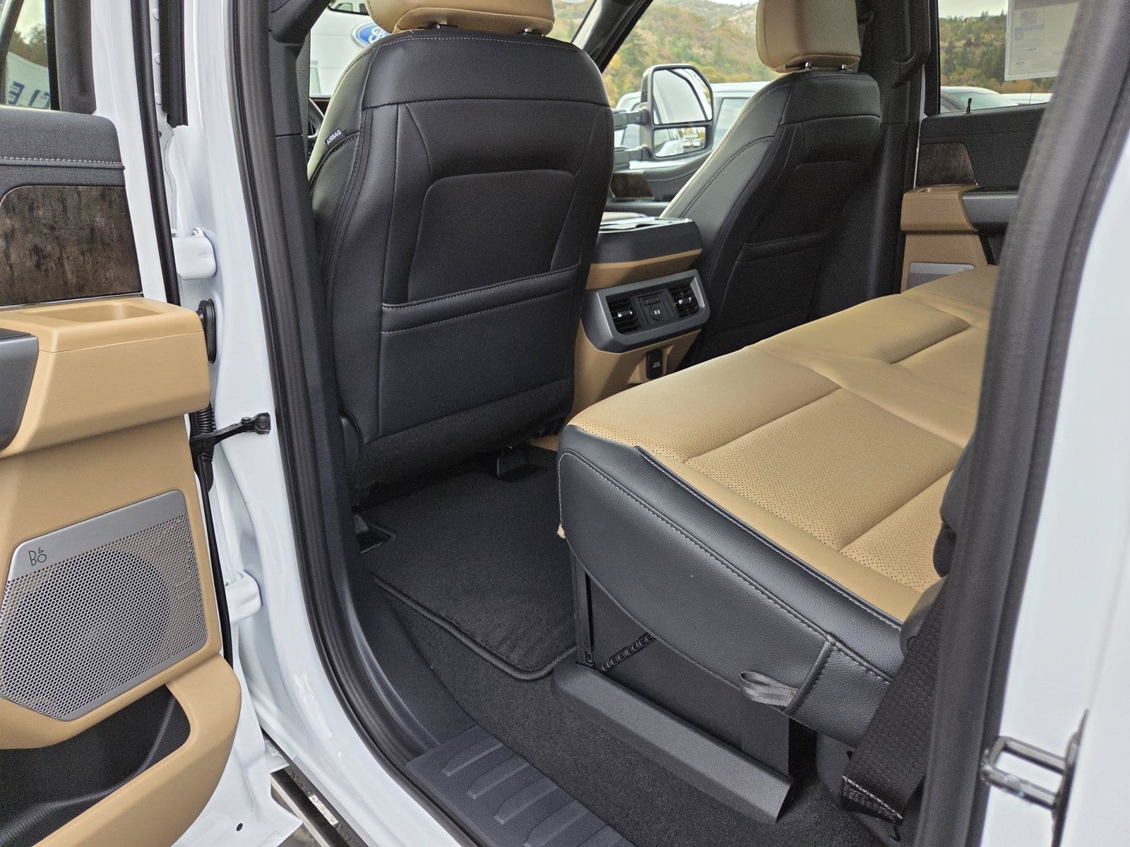 2027 Ford Super Duty F-350 SRW LARIAT