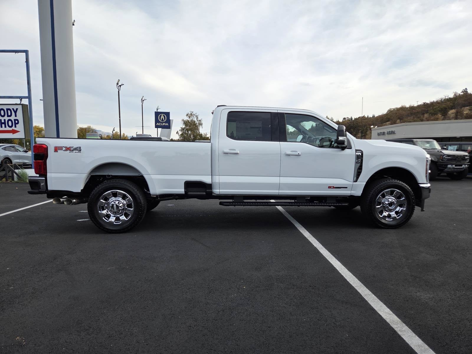 2027 Ford Super Duty F-350 SRW LARIAT