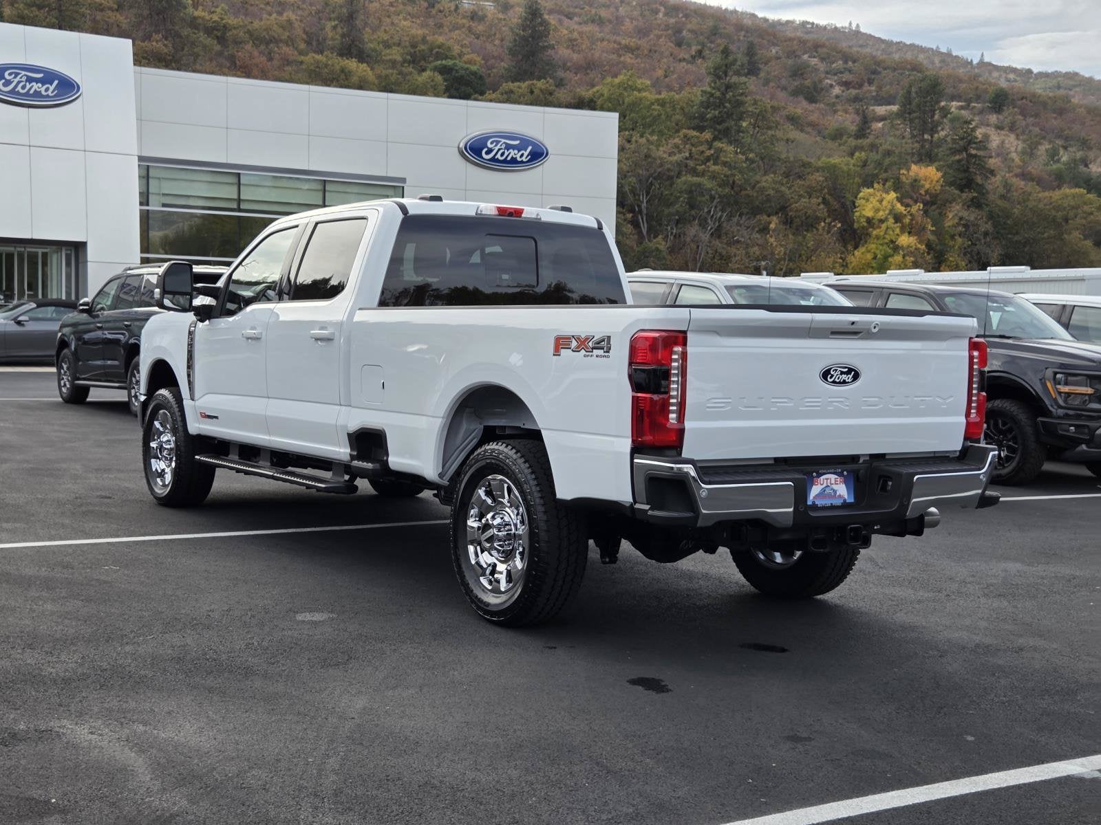 2027 Ford Super Duty F-350 SRW LARIAT
