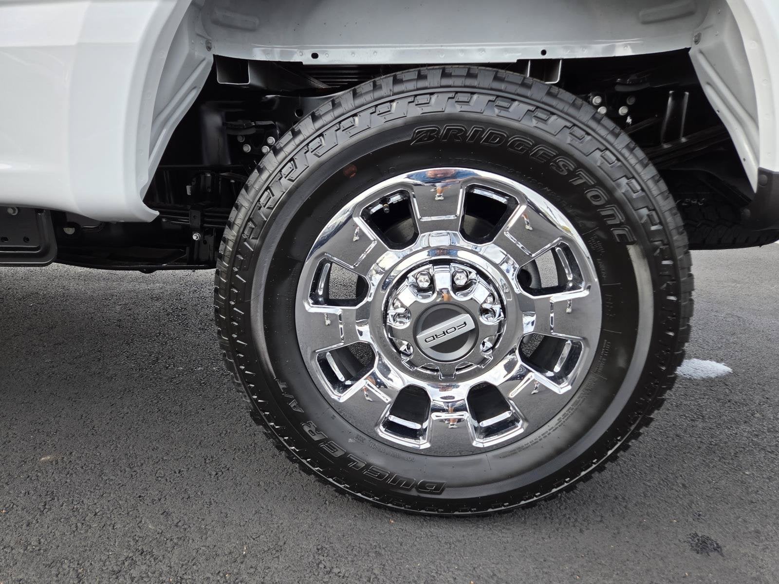 2027 Ford Super Duty F-350 SRW LARIAT