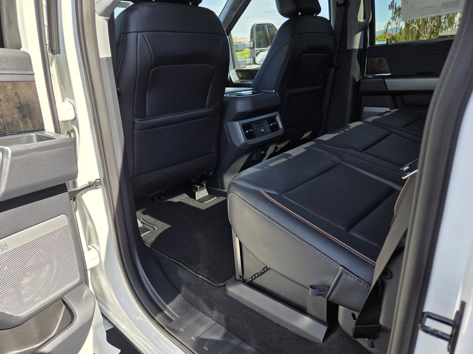 2027 Ford Super Duty F-350 SRW LARIAT