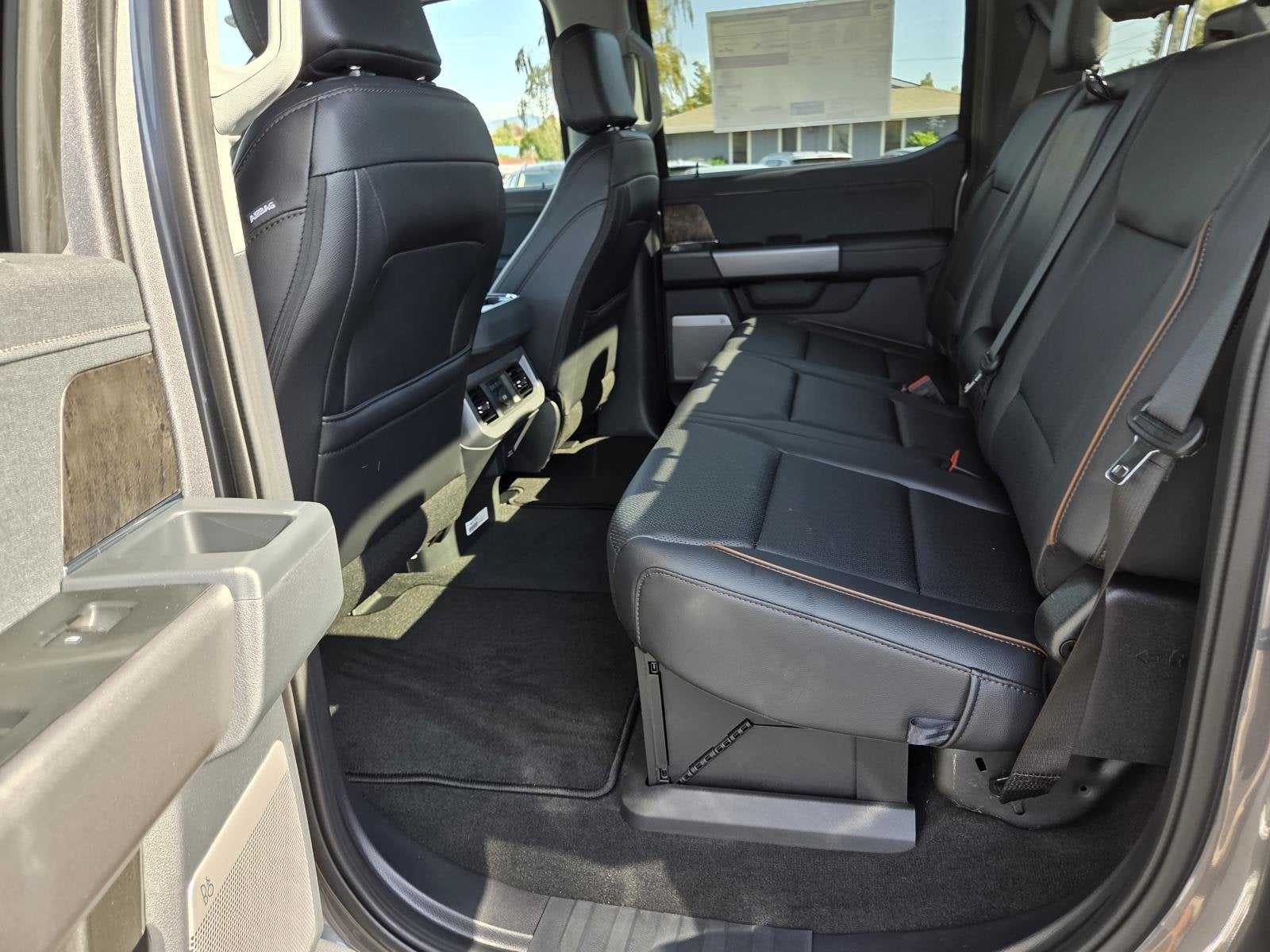 2027 Ford Super Duty F-350 SRW LARIAT