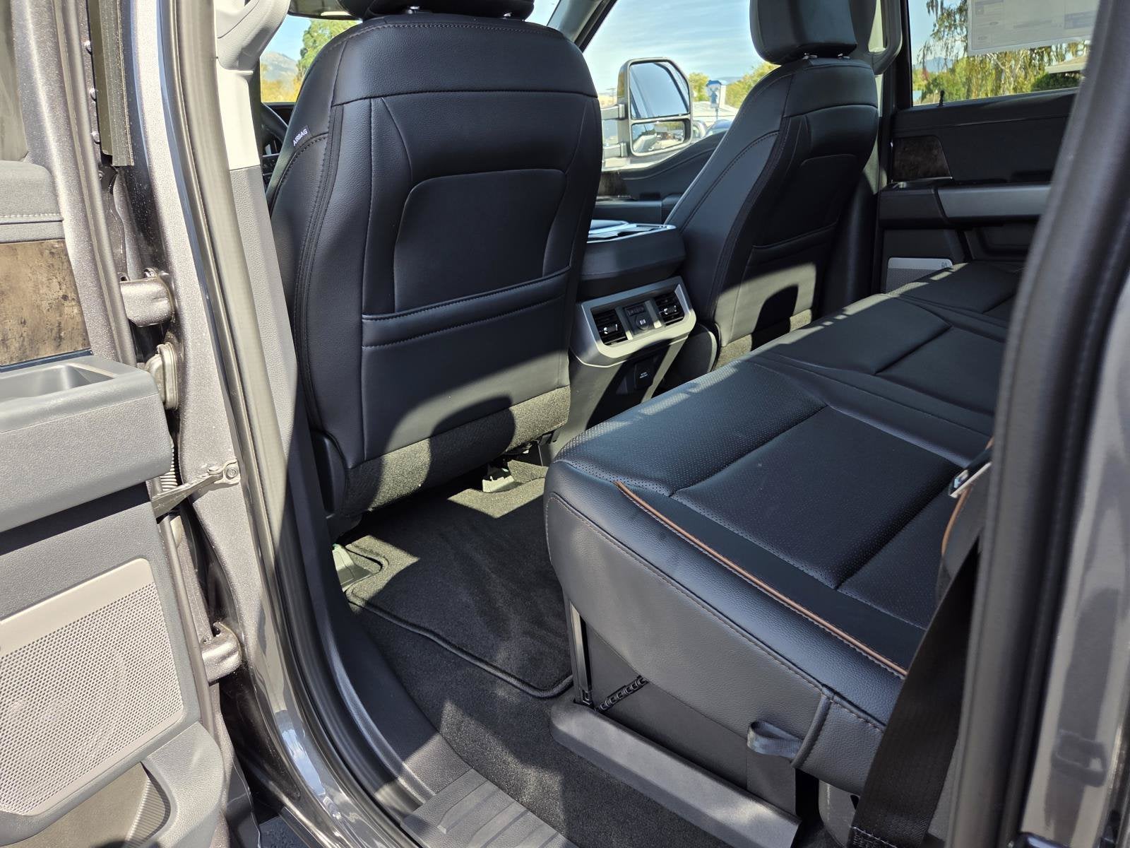 2027 Ford Super Duty F-350 SRW LARIAT