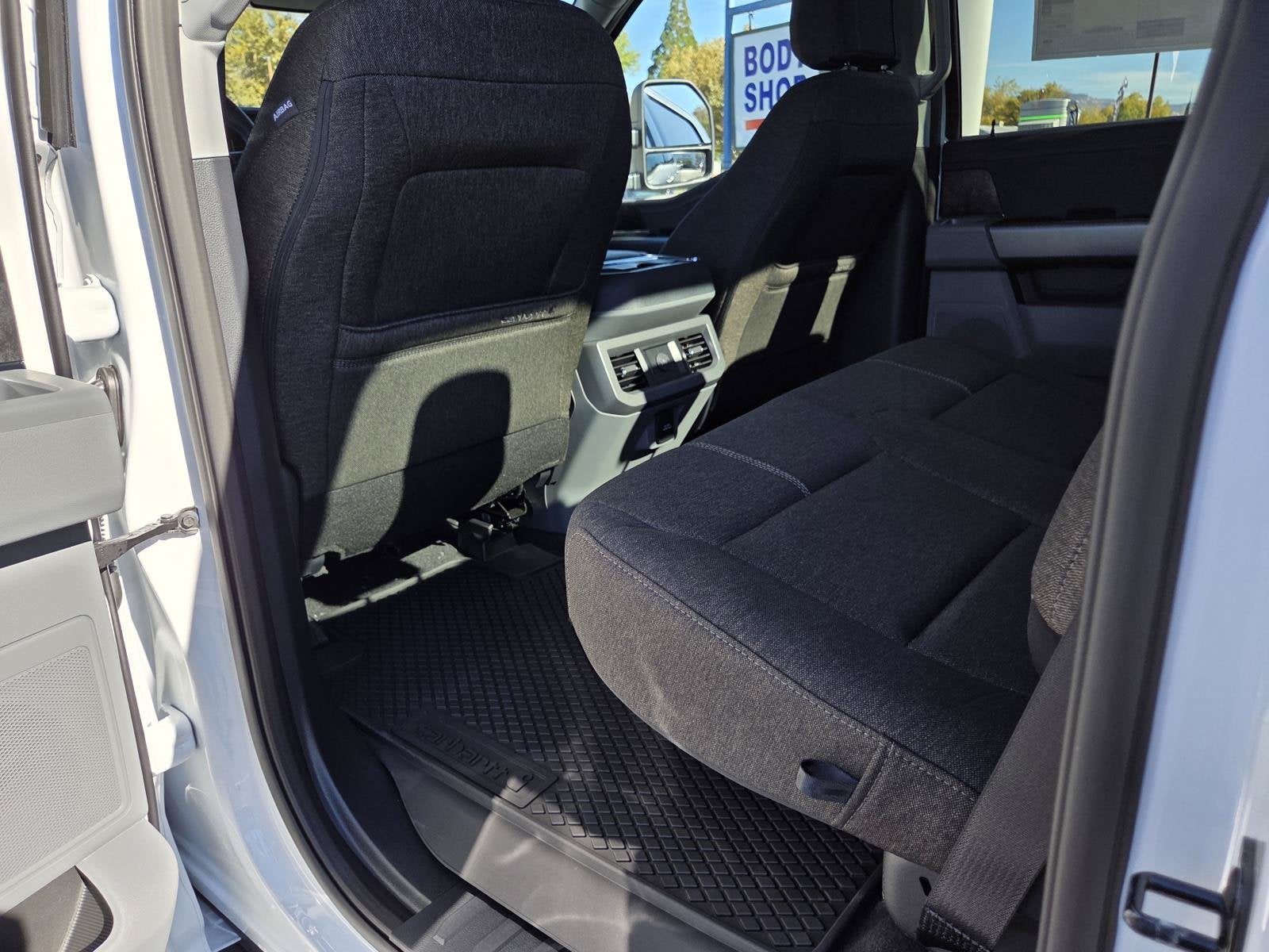 2027 Ford Super Duty F-350 SRW XLT