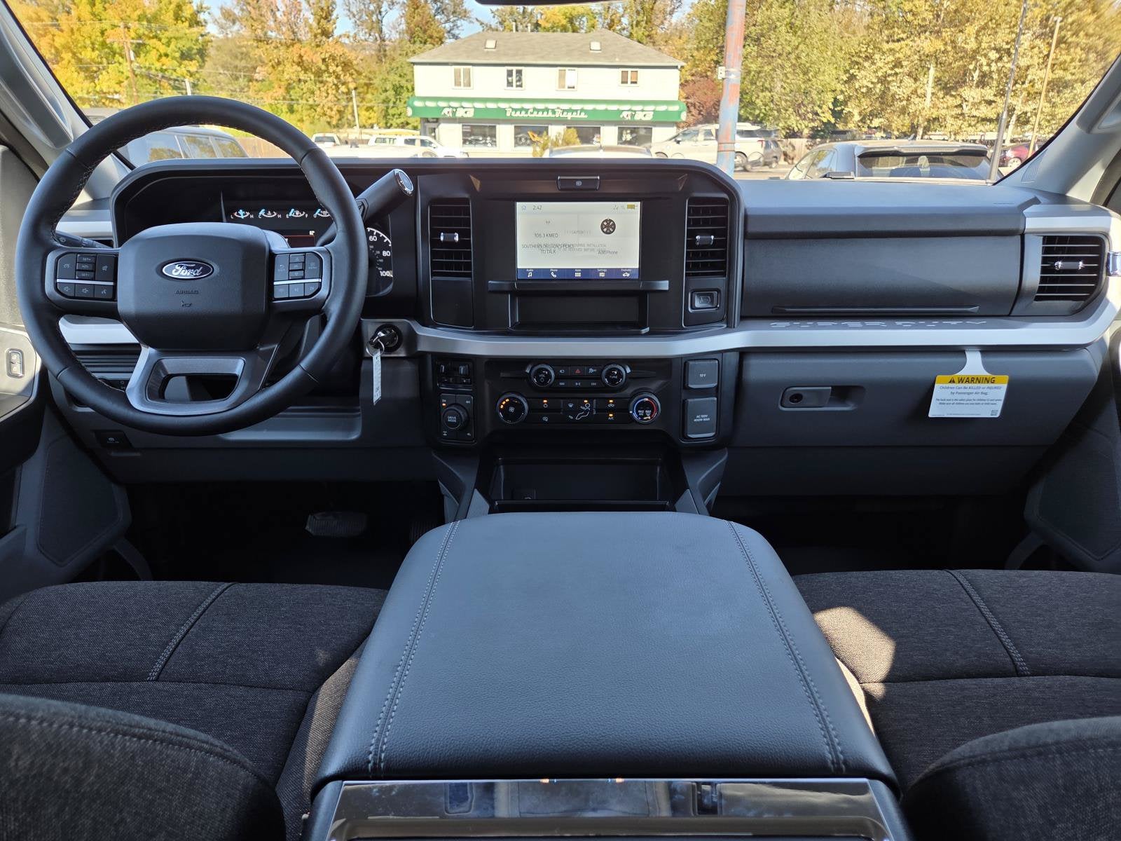 2027 Ford Super Duty F-350 SRW XLT