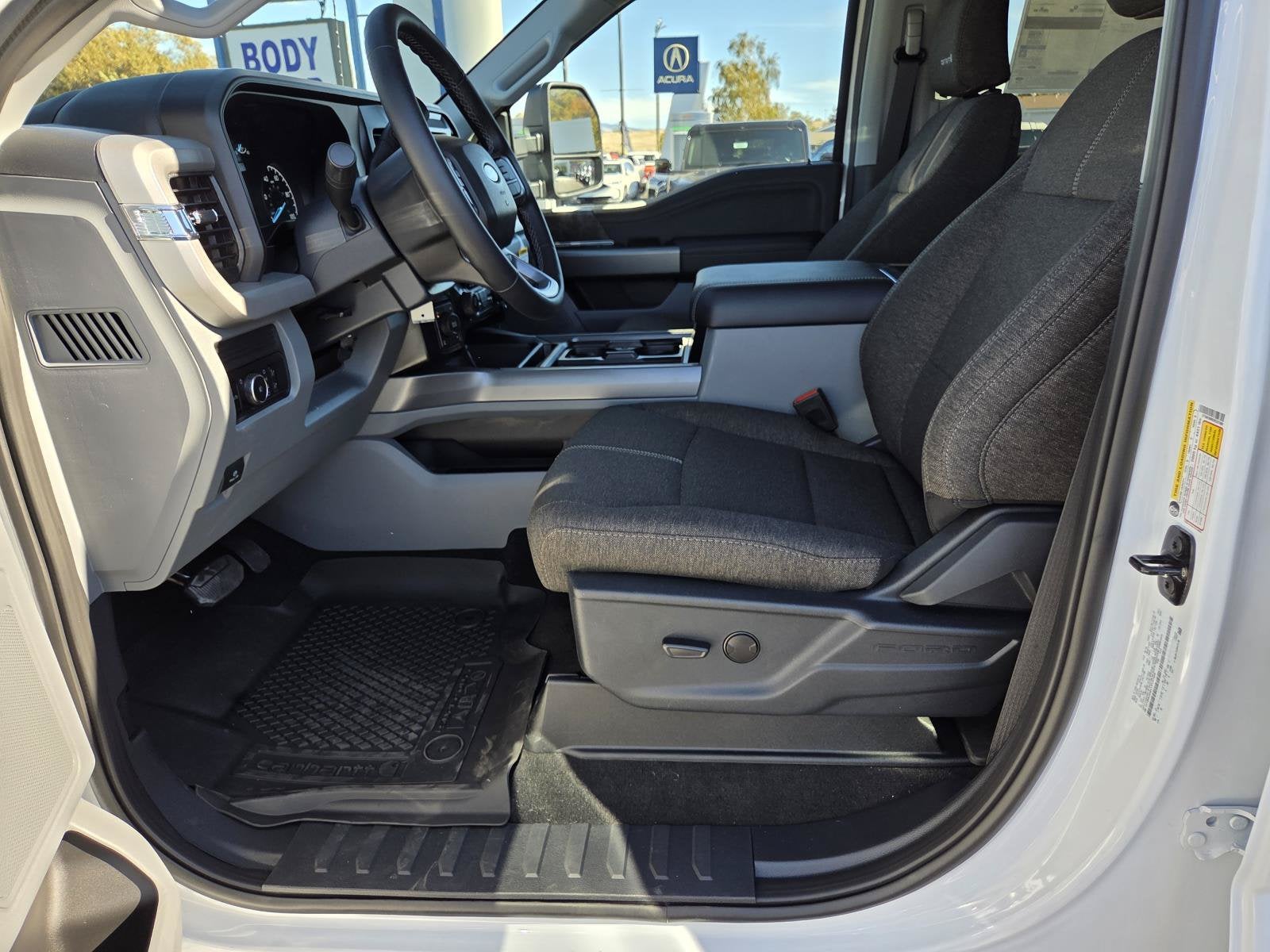 2027 Ford Super Duty F-350 SRW XLT