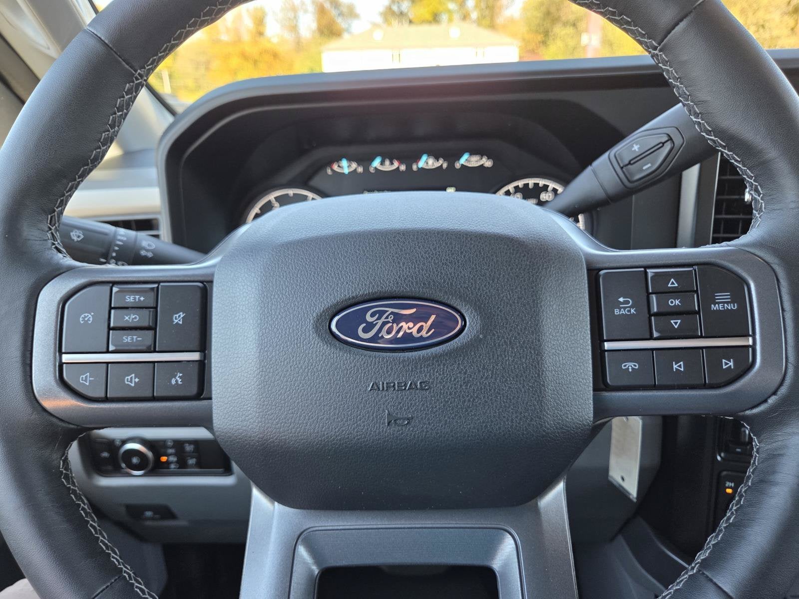 2027 Ford Super Duty F-350 SRW XLT