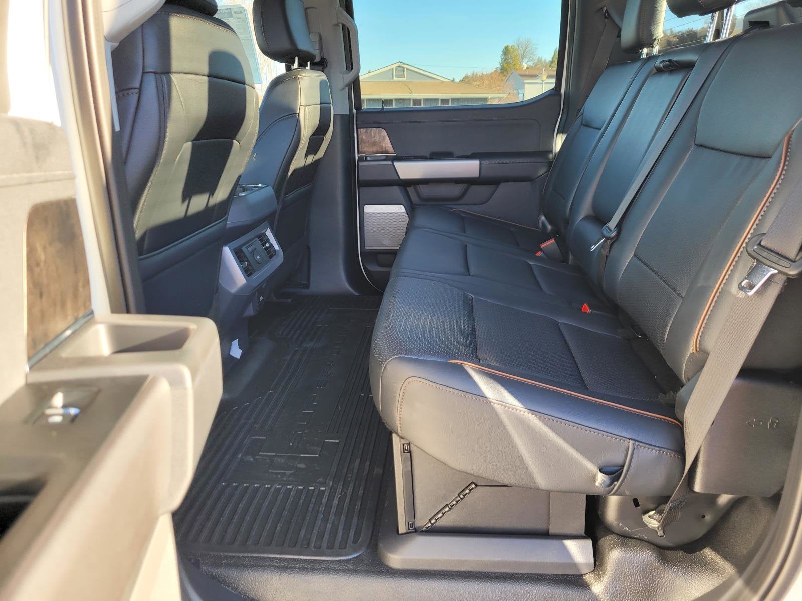 2026 Ford Super Duty F-350 SRW LARIAT