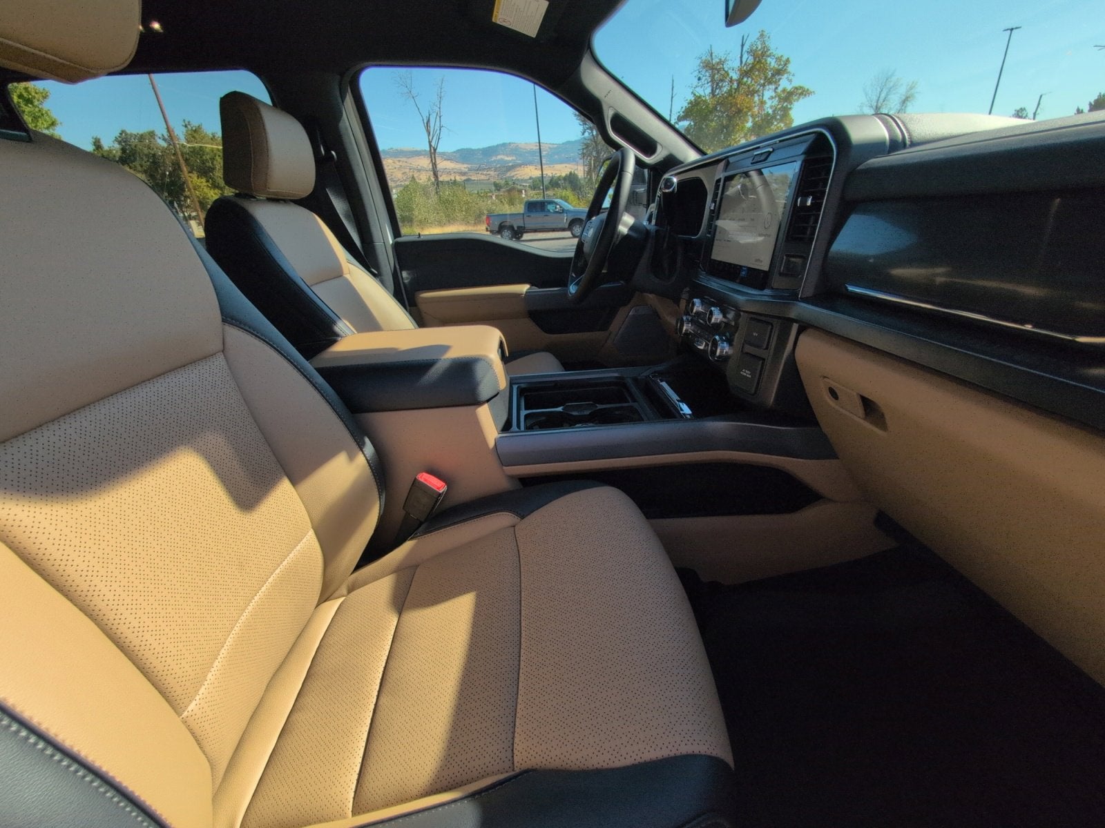 2026 Ford Super Duty F-350 SRW LARIAT