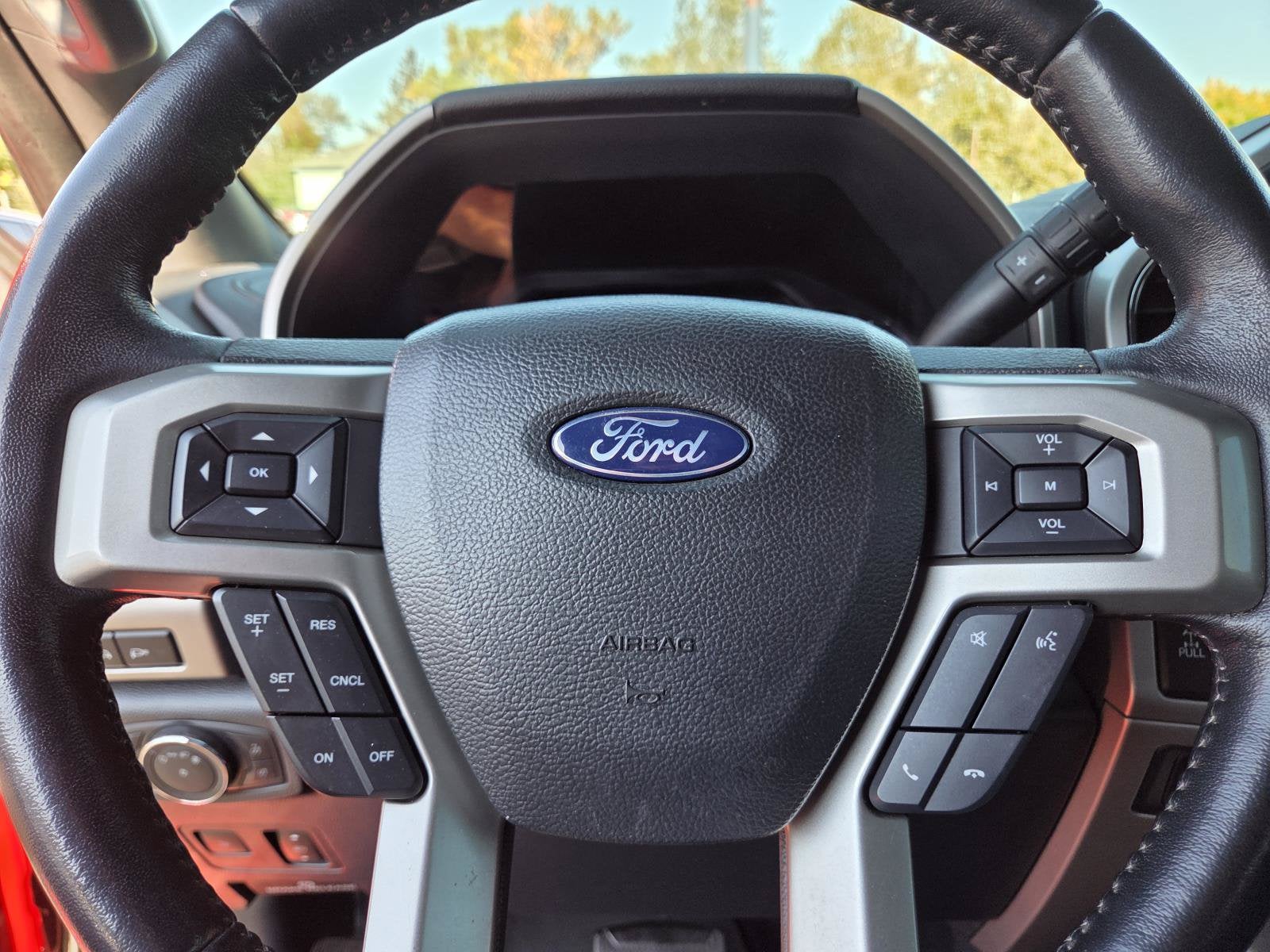 2022 Ford Super Duty F-350 SRW LARIAT