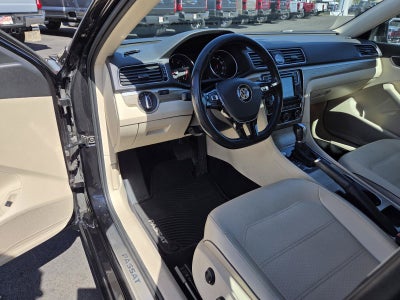 2017 Volkswagen Passat 1.8T SE w/Technology