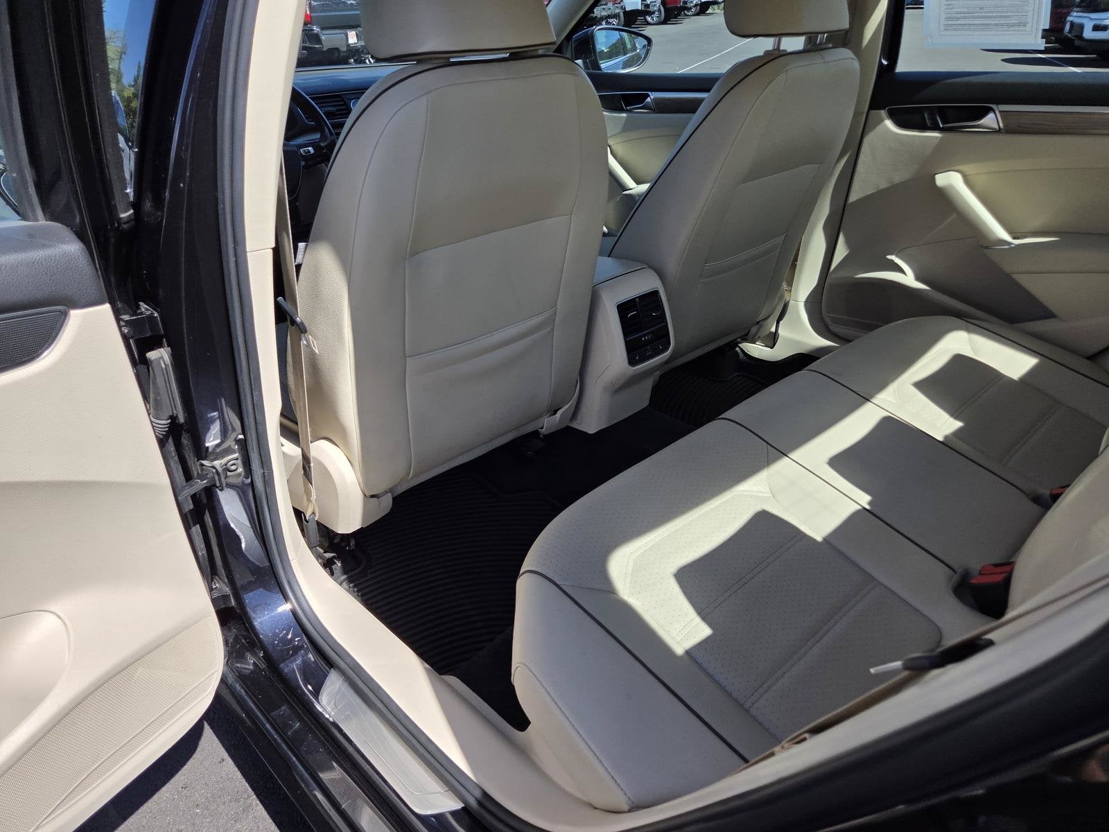 2017 Volkswagen Passat 1.8T SE w/Technology
