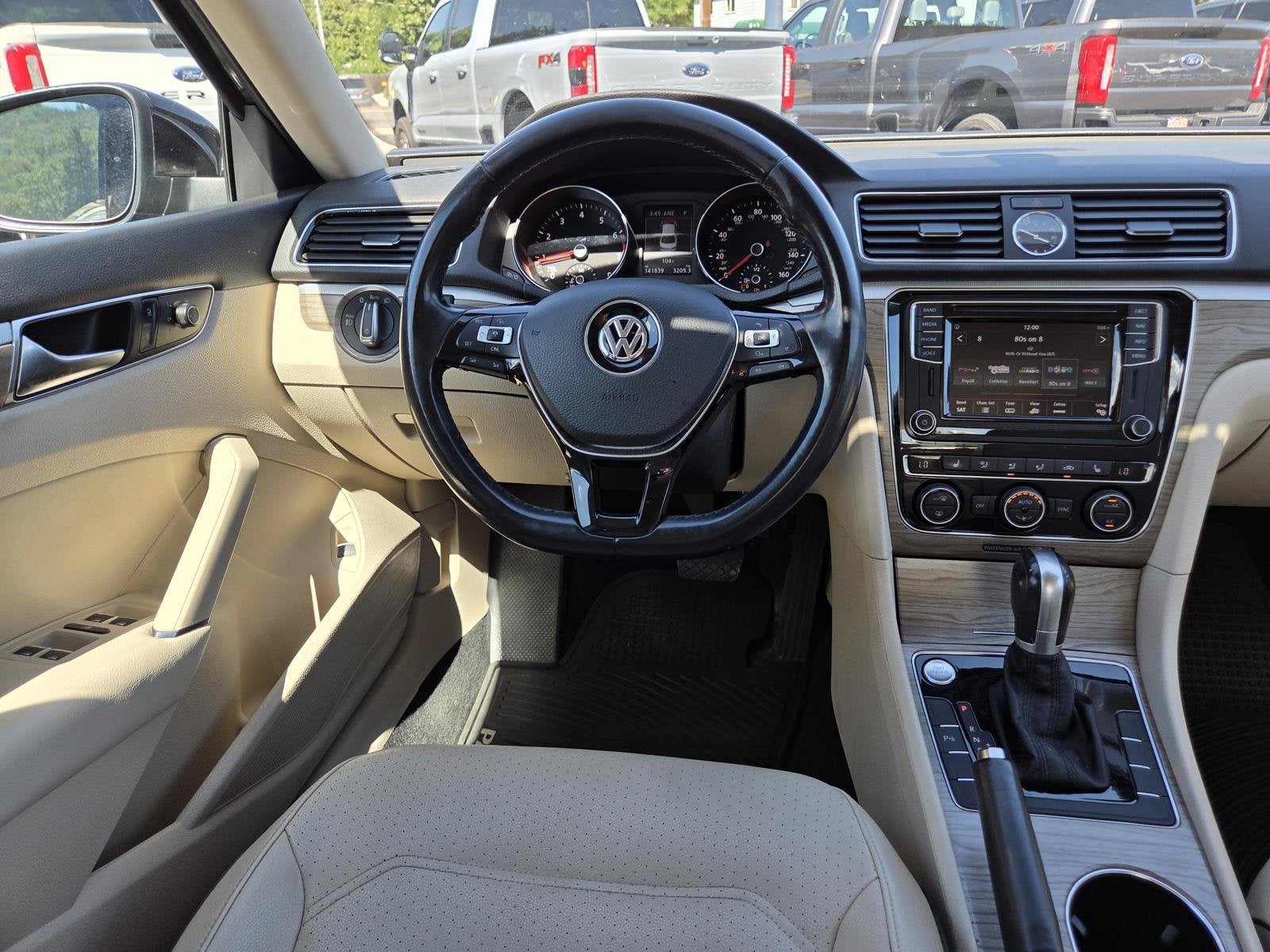 2017 Volkswagen Passat 1.8T SE w/Technology