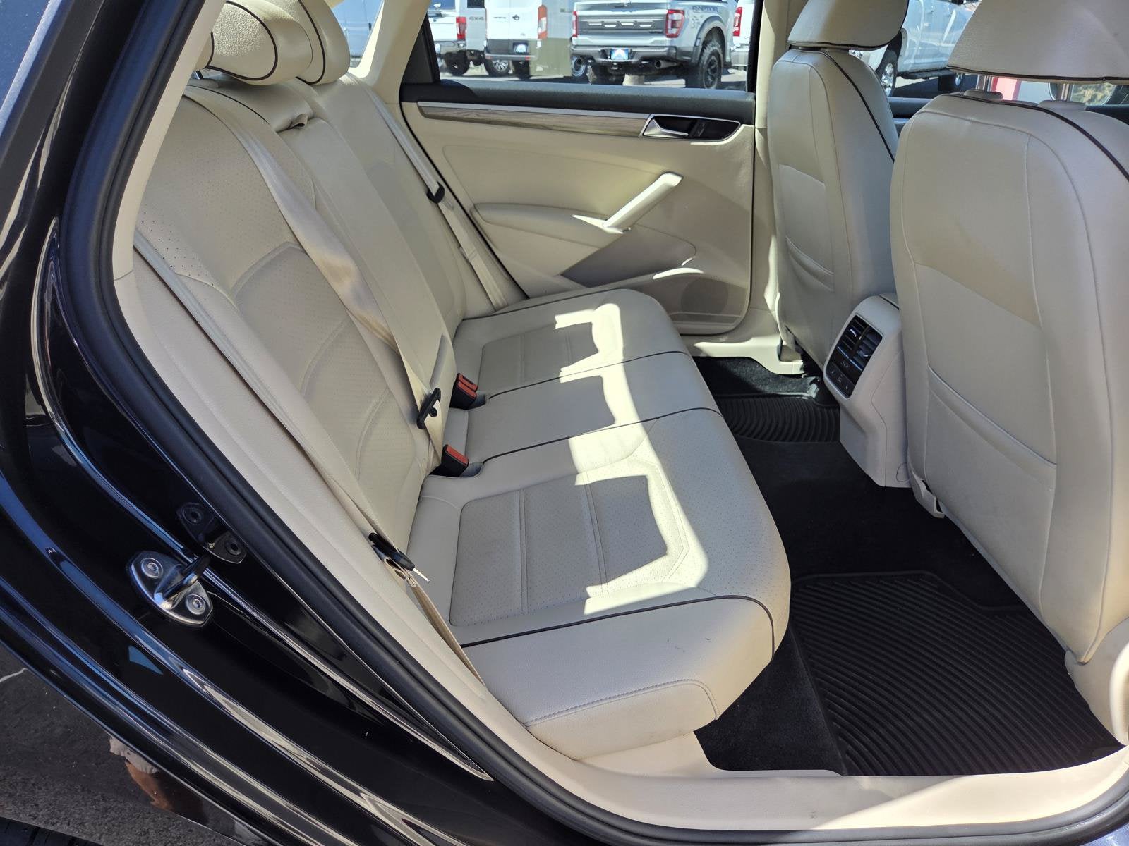 2017 Volkswagen Passat 1.8T SE w/Technology