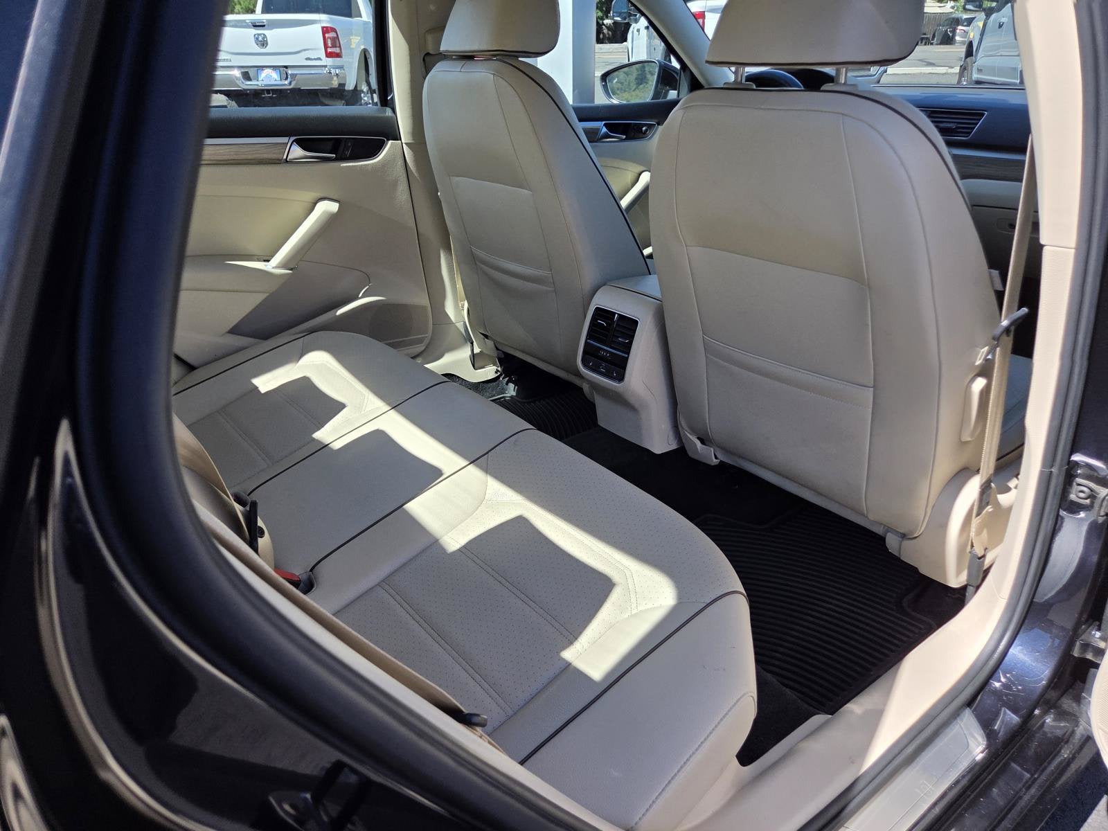 2017 Volkswagen Passat 1.8T SE w/Technology