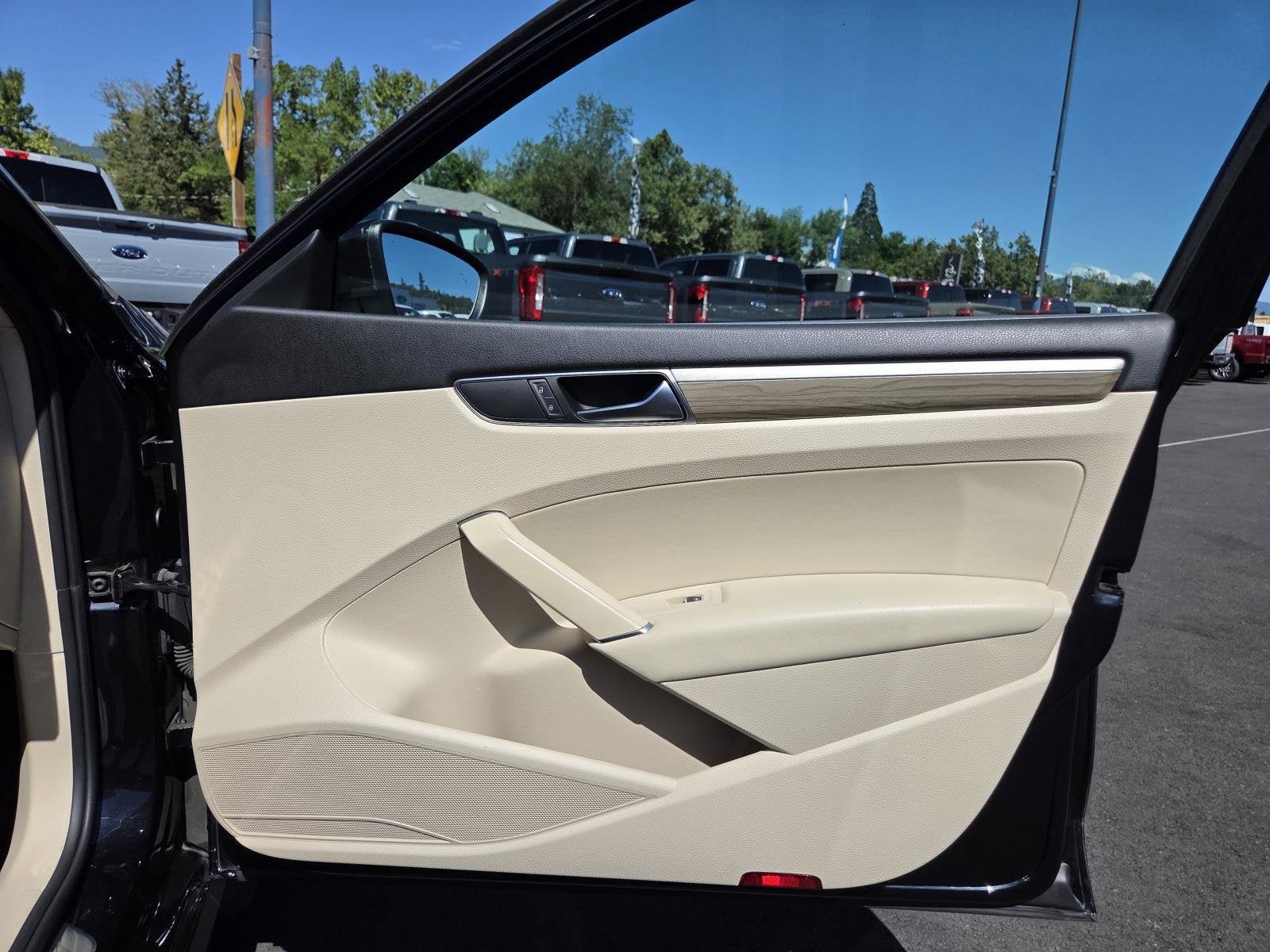 2017 Volkswagen Passat 1.8T SE w/Technology
