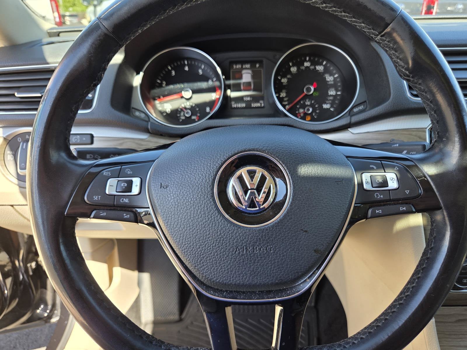 2017 Volkswagen Passat 1.8T SE w/Technology