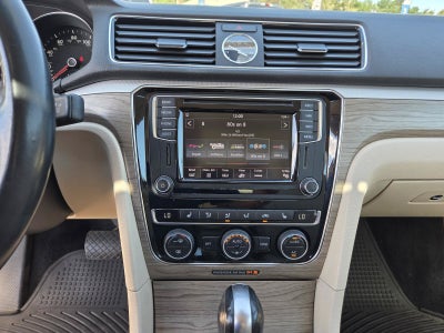 2017 Volkswagen Passat 1.8T SE w/Technology
