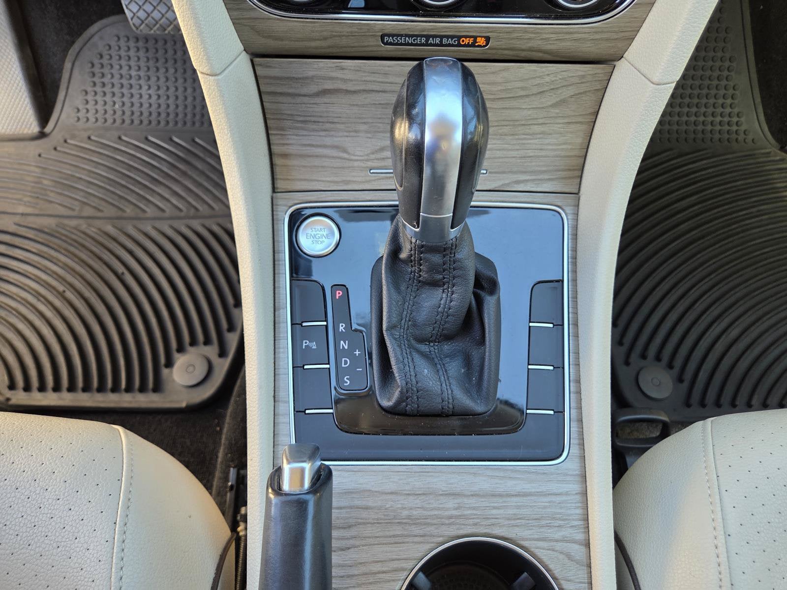 2017 Volkswagen Passat 1.8T SE w/Technology