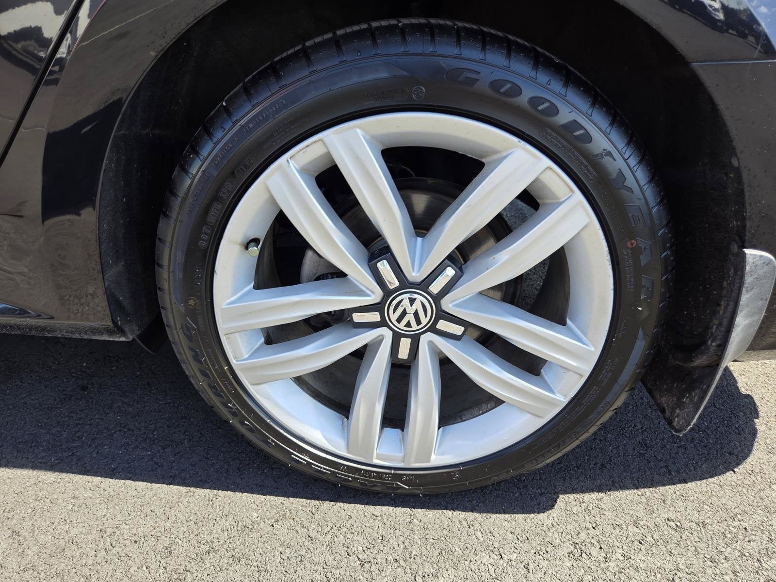 2017 Volkswagen Passat 1.8T SE w/Technology