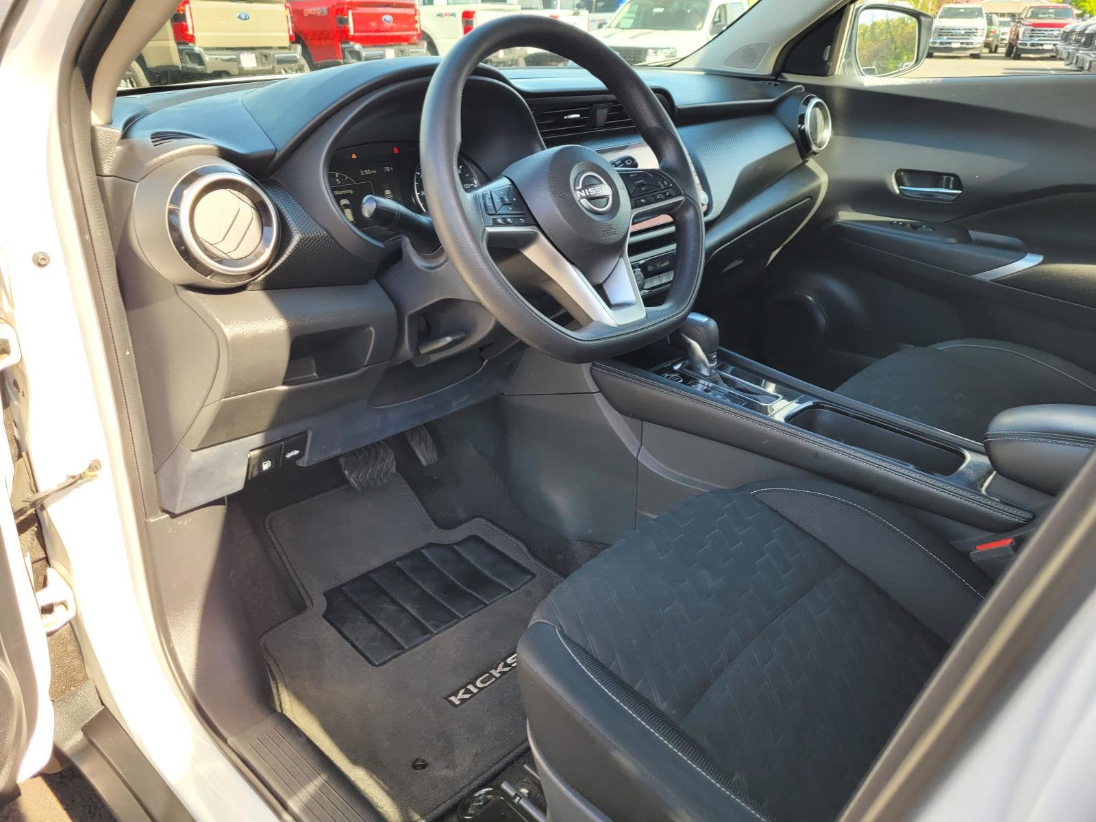 2022 Nissan Kicks SV