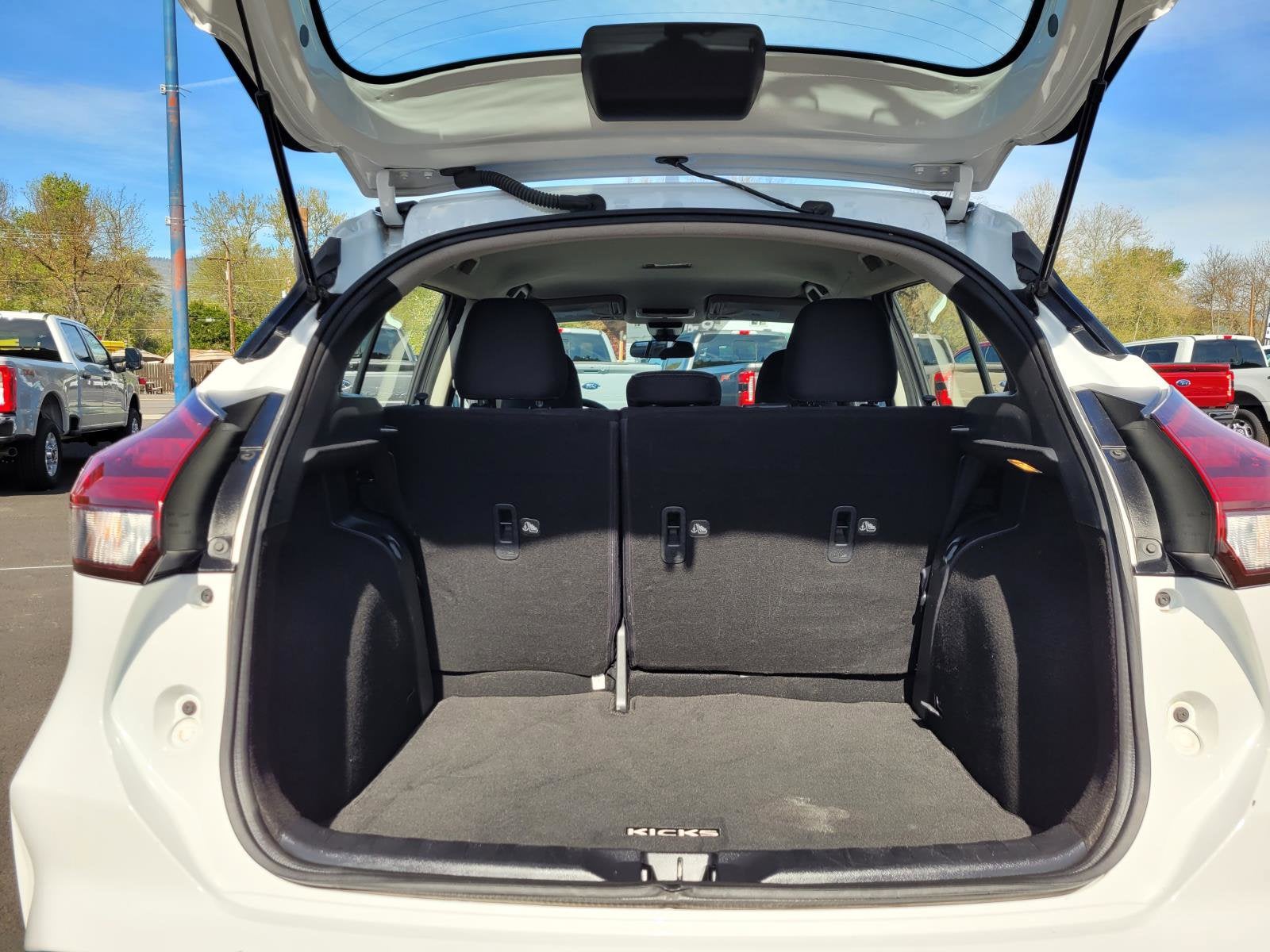 2022 Nissan Kicks SV