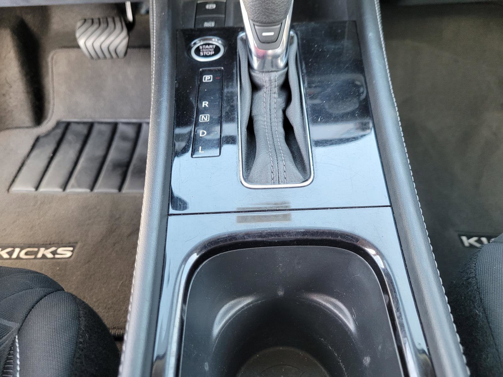 2022 Nissan Kicks SV