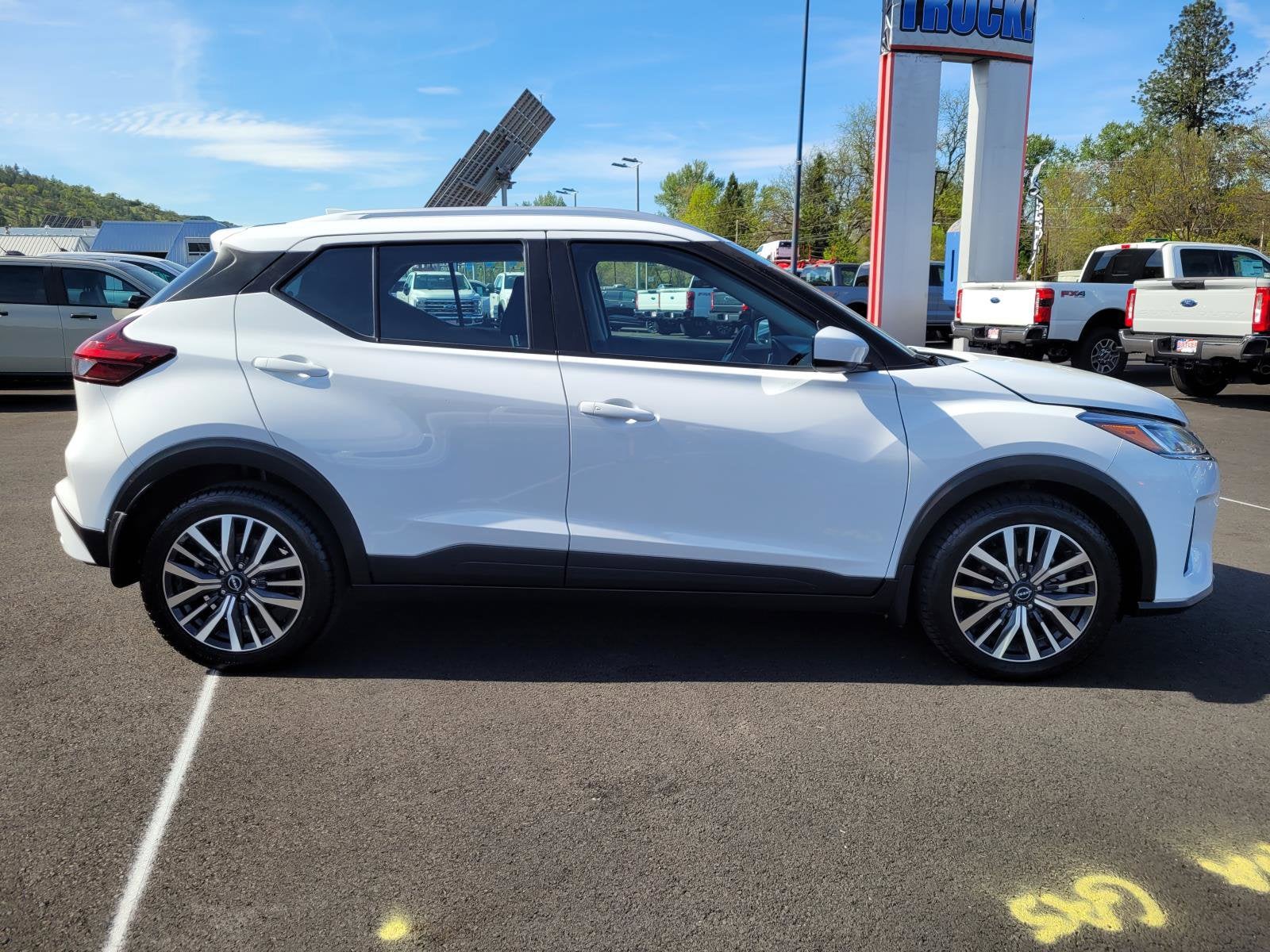 2022 Nissan Kicks SV