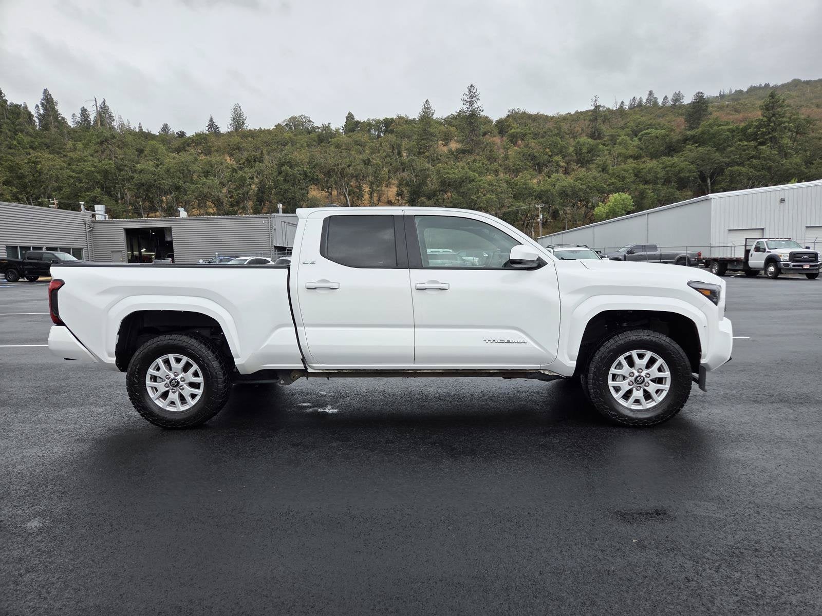 2025 Toyota Tacoma 4WD SR5