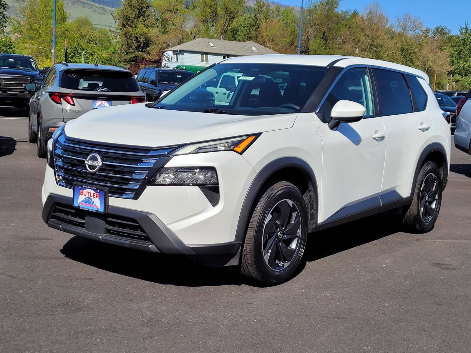 2025 Nissan Rogue SV AWD's photo