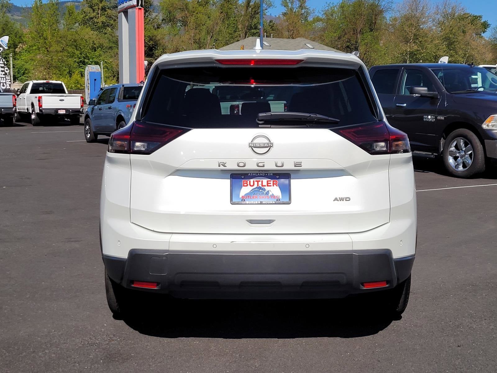 2025 Nissan Rogue SV