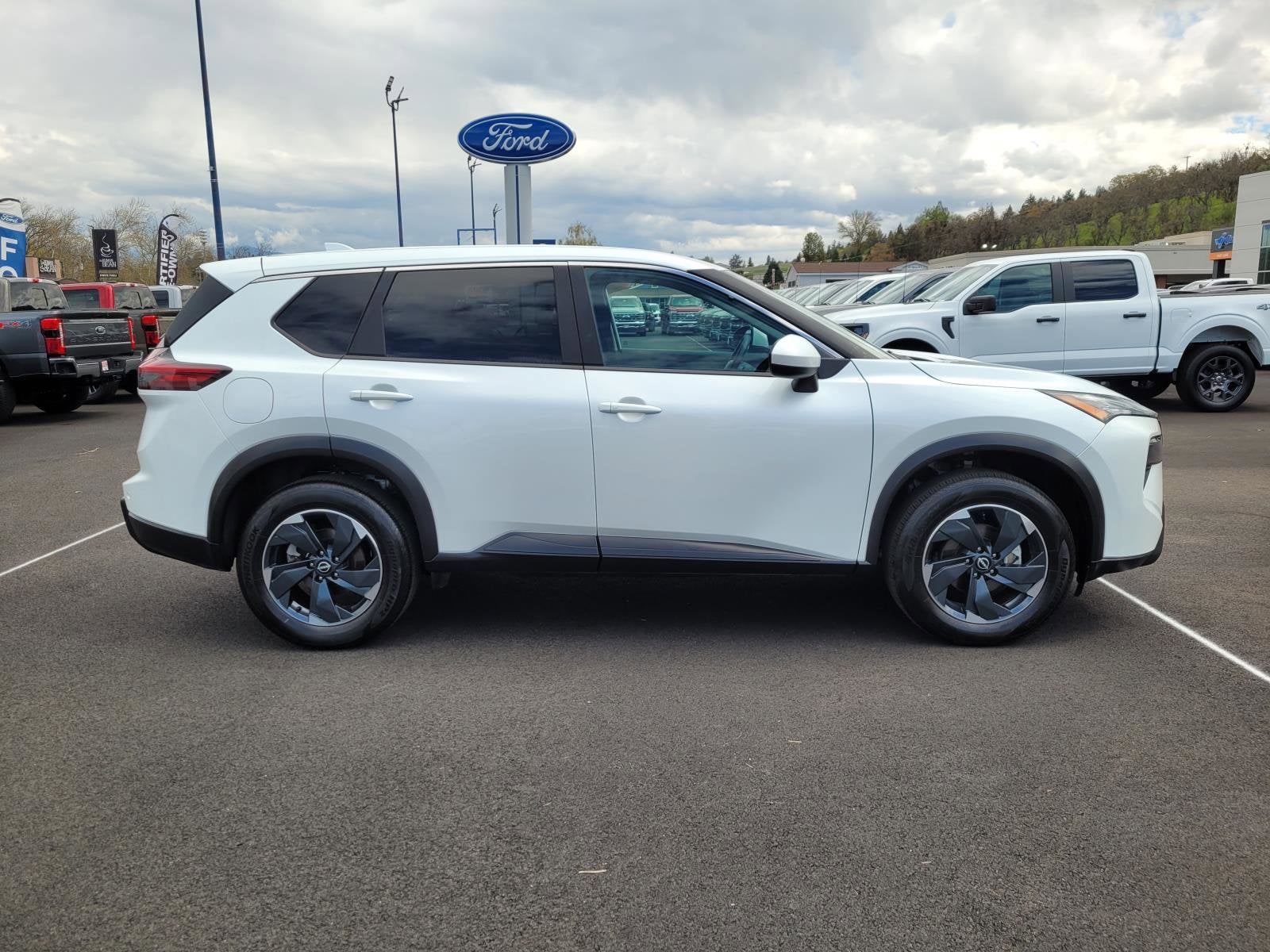 2025 Nissan Rogue SV