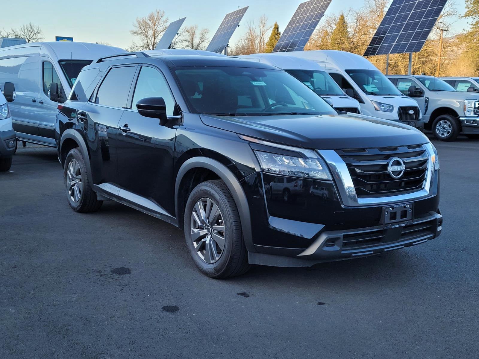 2024 Nissan Pathfinder SV