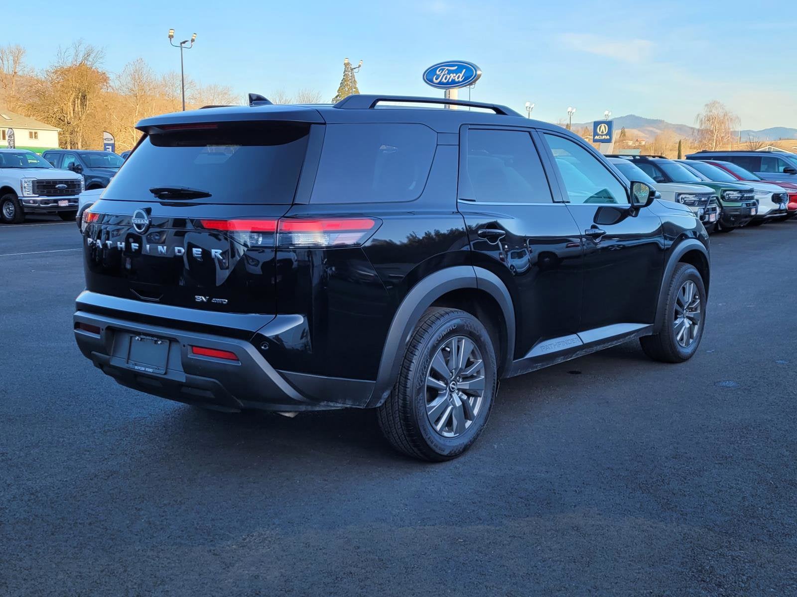 2024 Nissan Pathfinder SV