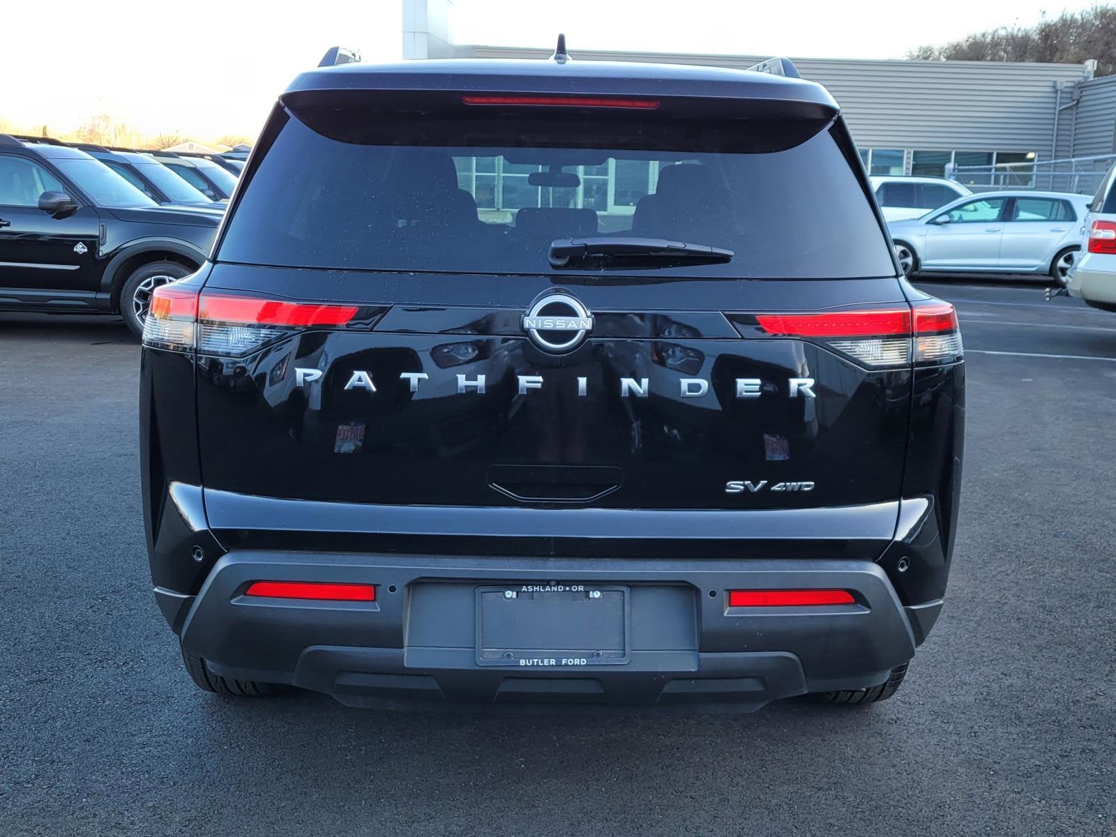 2024 Nissan Pathfinder SV