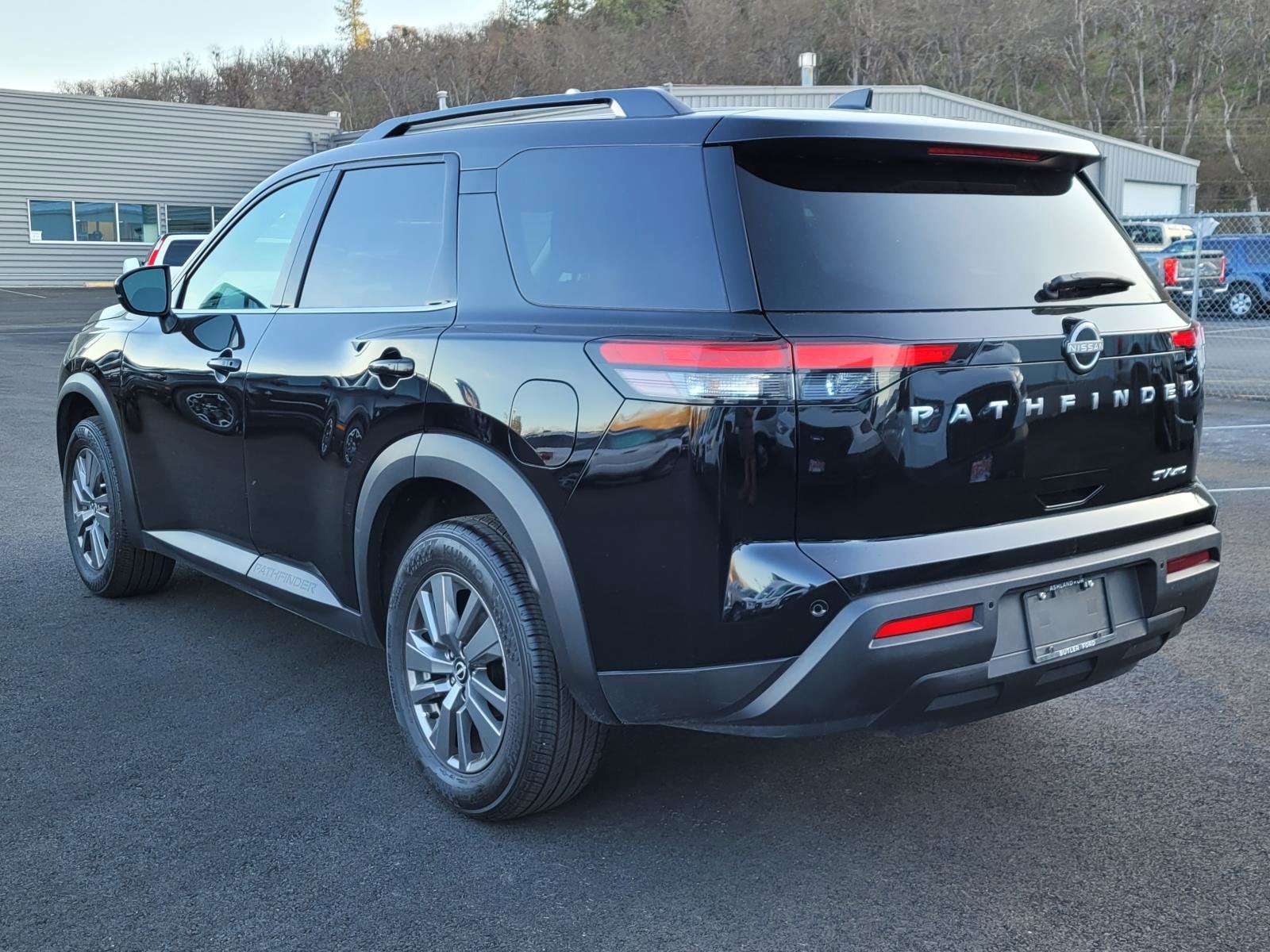 2024 Nissan Pathfinder SV