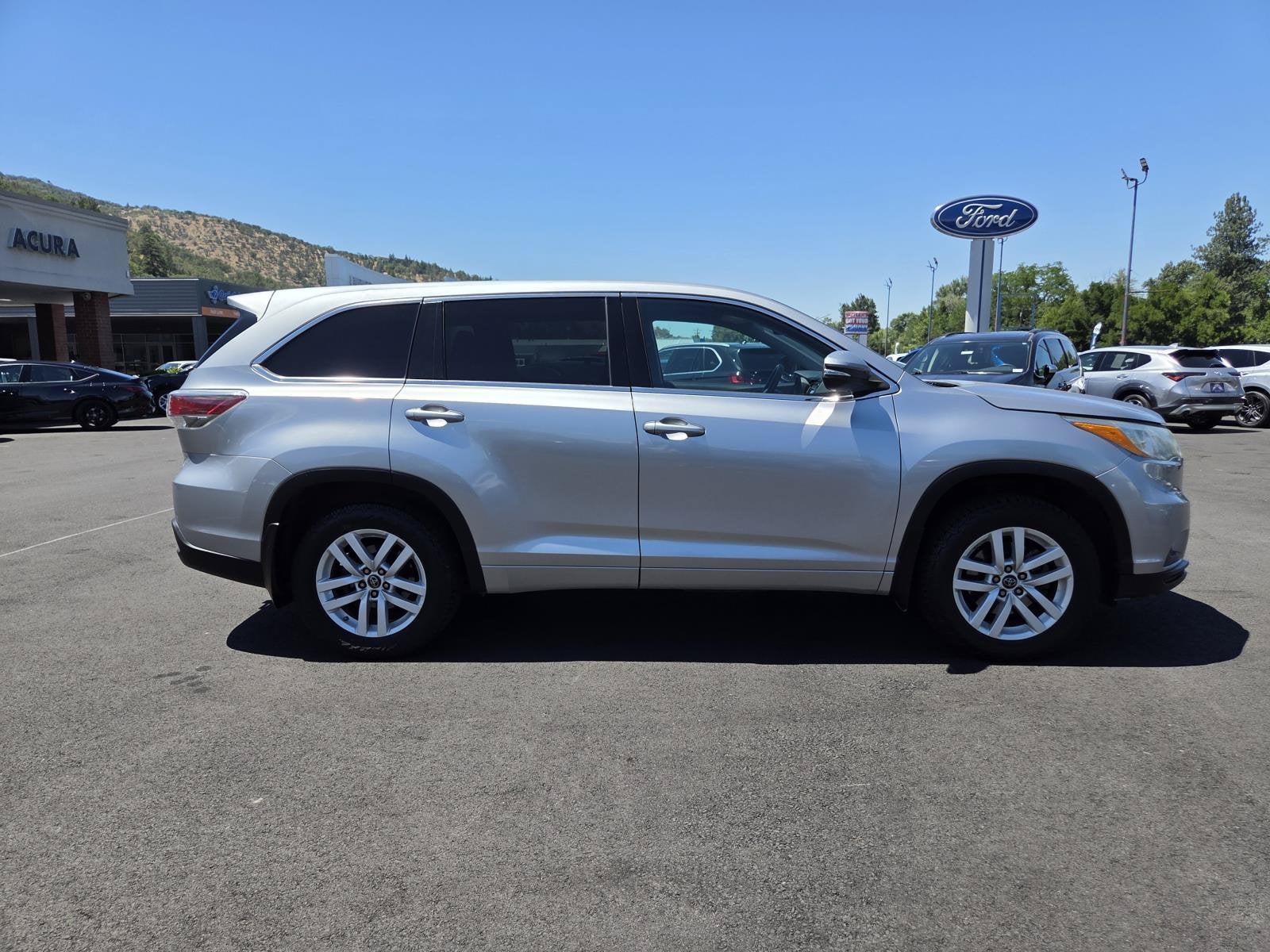 2016 Toyota Highlander LE