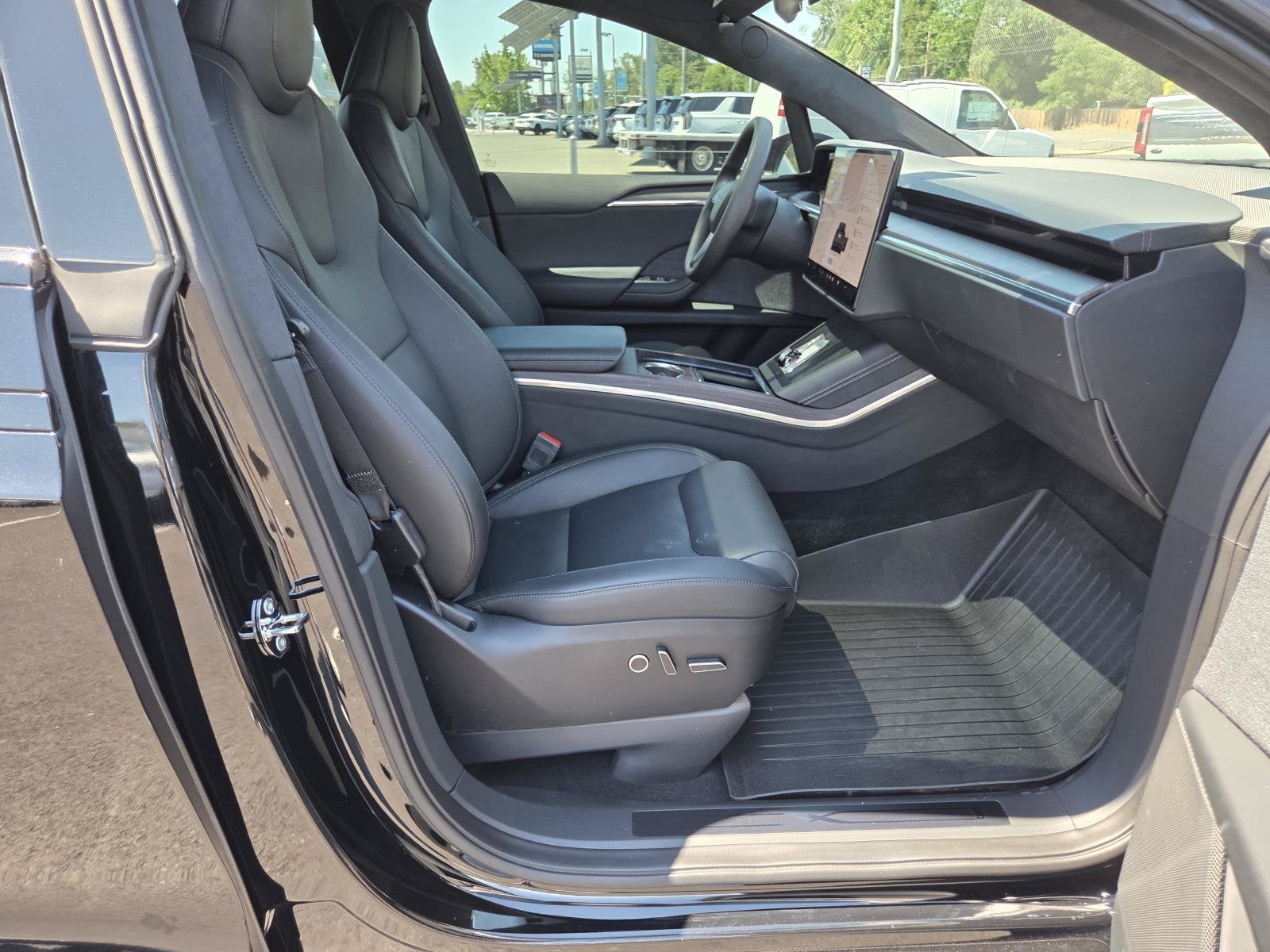 2025 Tesla Model X Base
