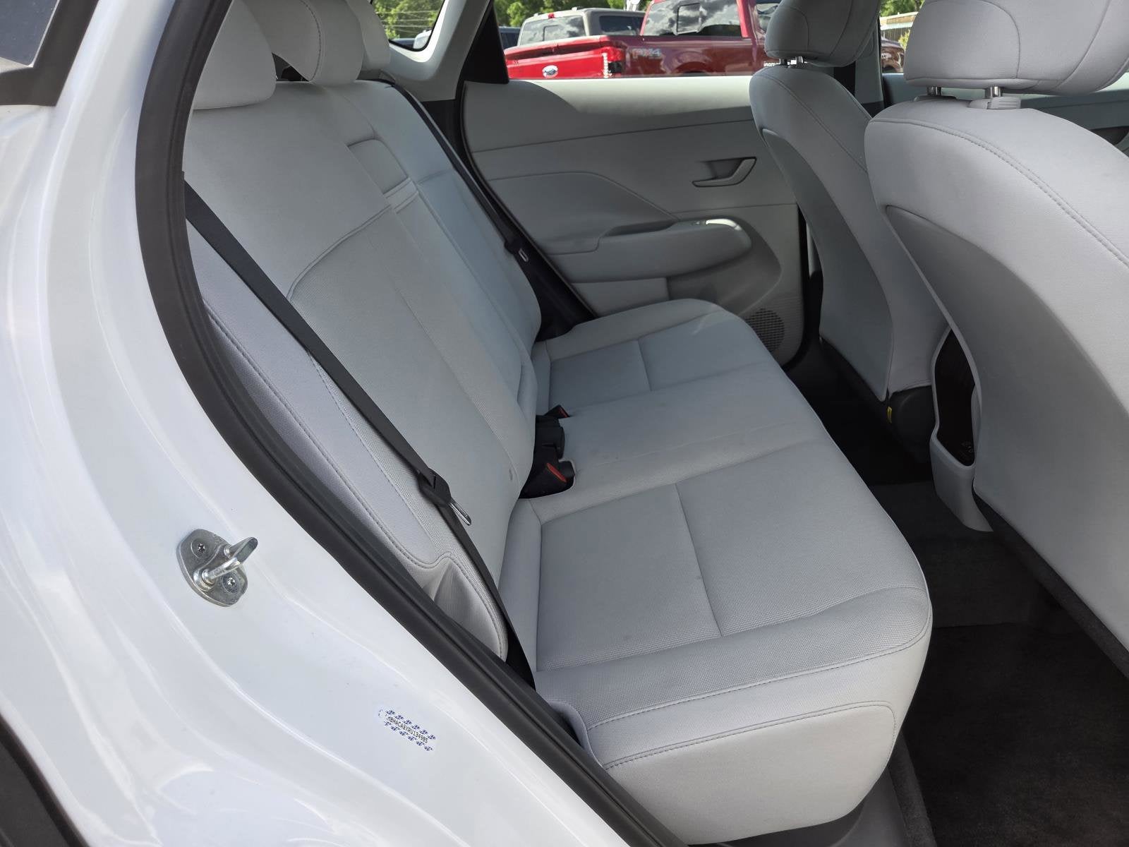 2024 Hyundai Kona SE - Photo 18