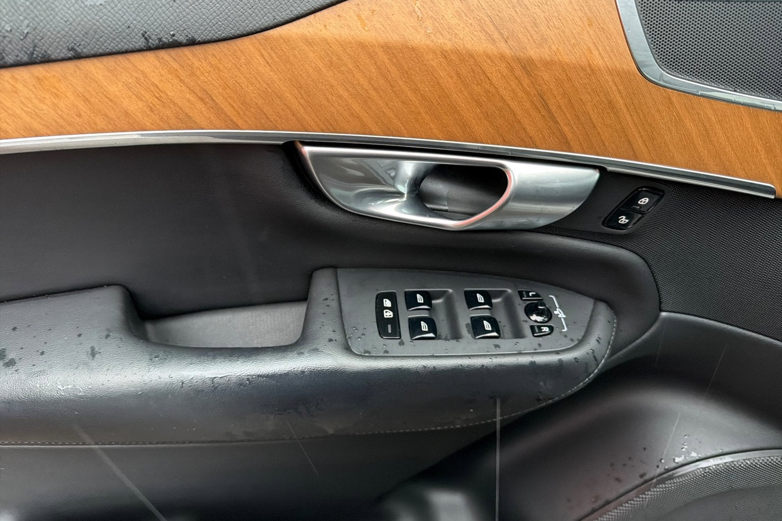2024 Volvo XC90 Plus Bright Theme