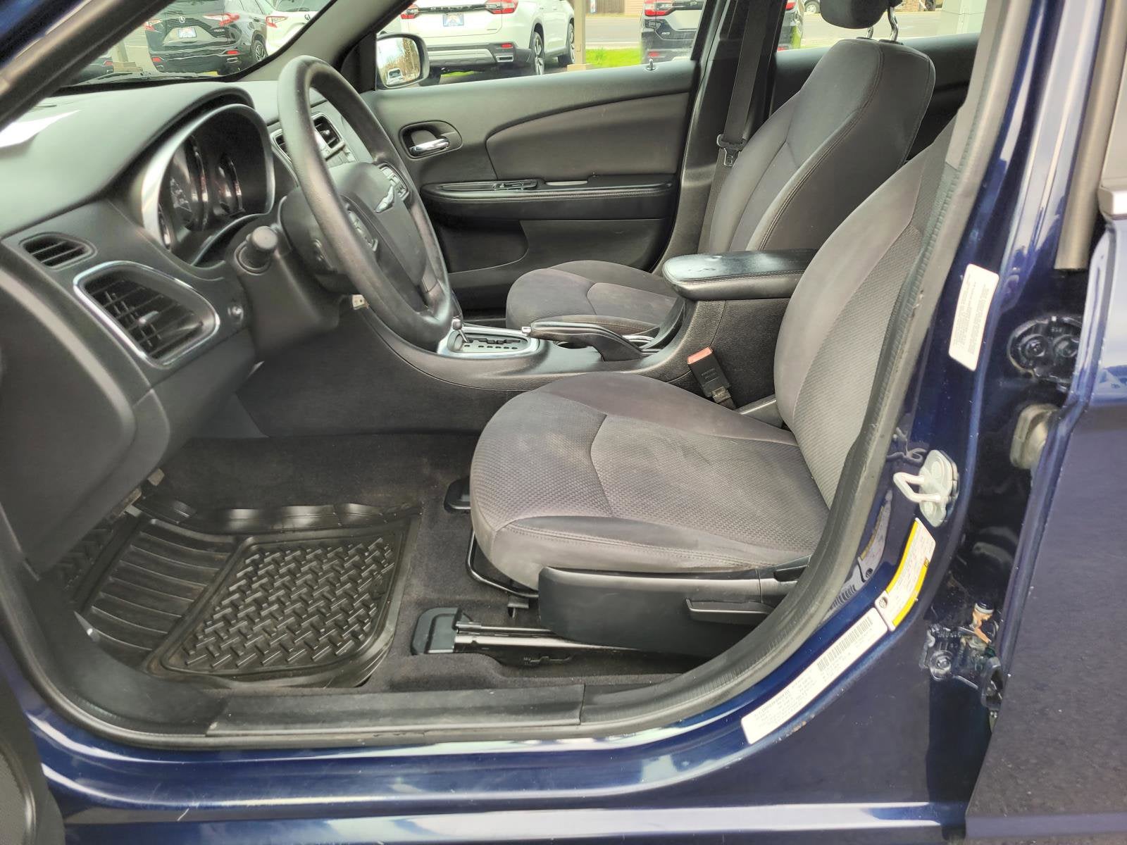 2014 Chrysler 200 LX