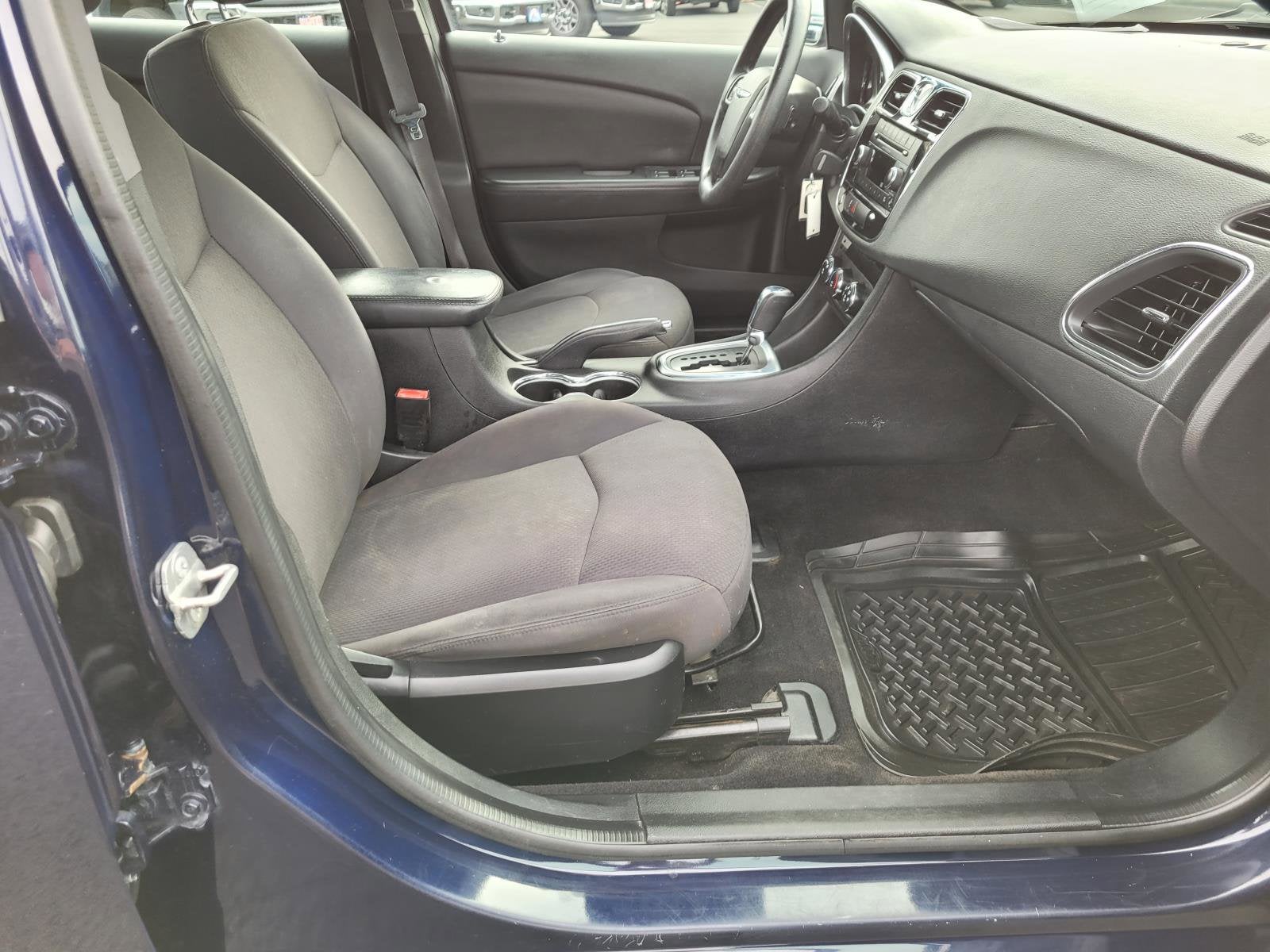 2014 Chrysler 200 LX