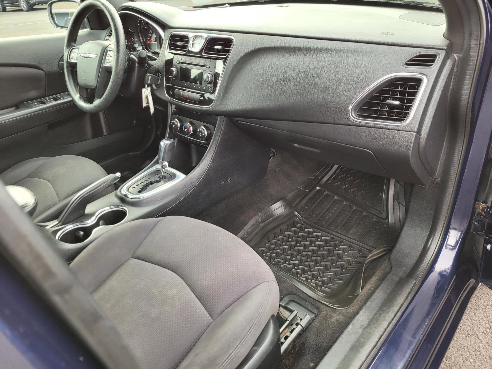 2014 Chrysler 200 LX